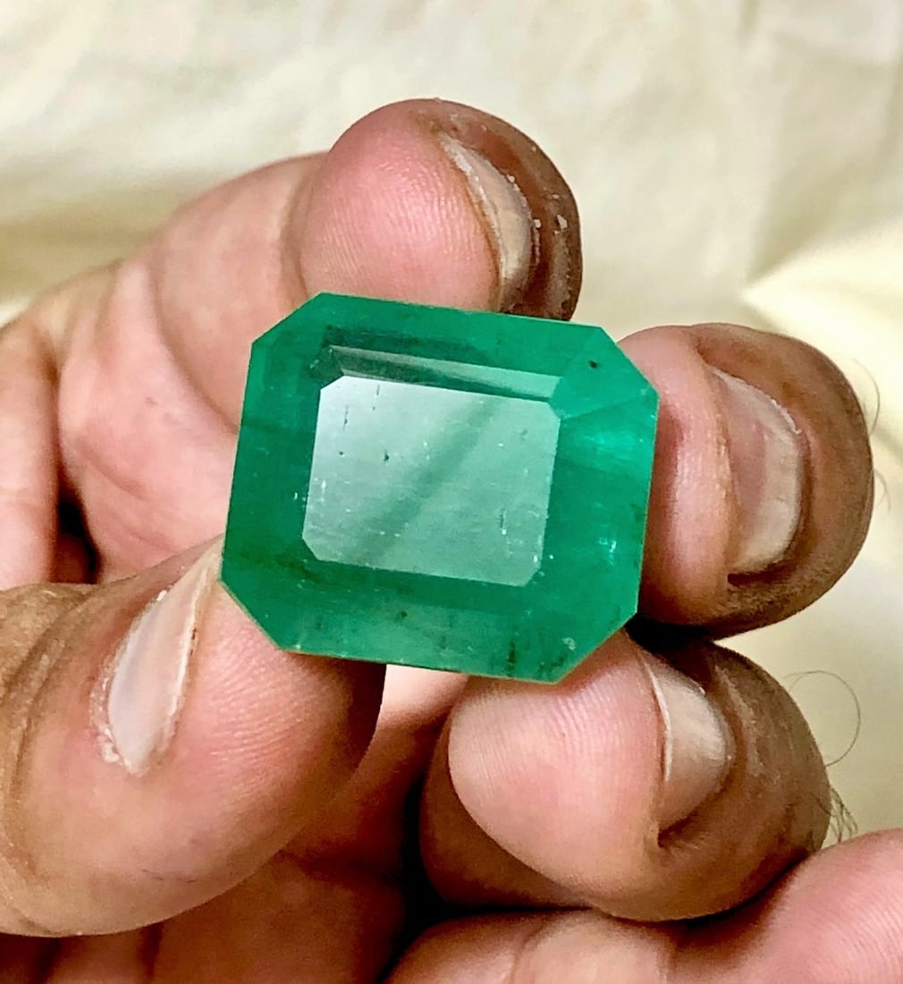 BIG Size Natural Emerald Gemstone - 46 Carats - 22.5X19.30X13.50 mm (1 of 5)