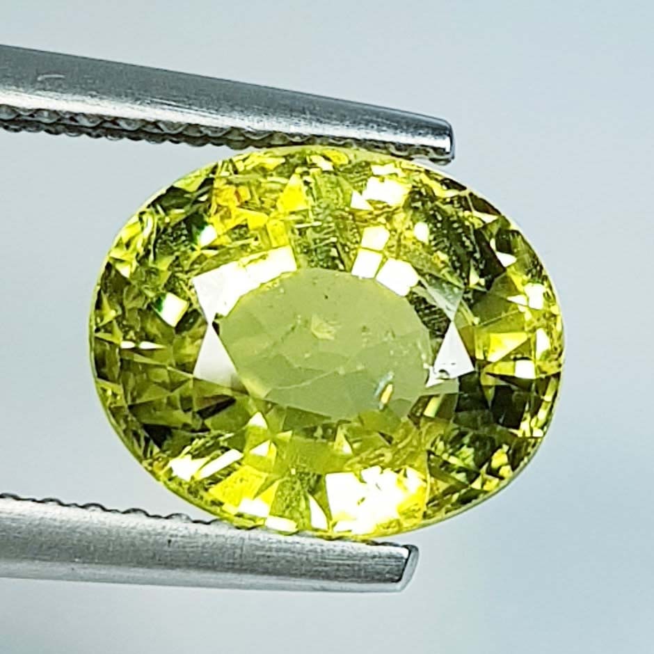 Natural Mali Garnet Oval Cut - 3.76 ct: Title: Natural Mali Garnet Oval Cut - 3.76 ct Gemstones: Mali Garnet Color/Clarity: Green /SI Carat Weights: 3.76 Size: 9.80 x 8.10 x 5.90 Additional Information: Oval - Mali Reserve: $75.00 Shipping: