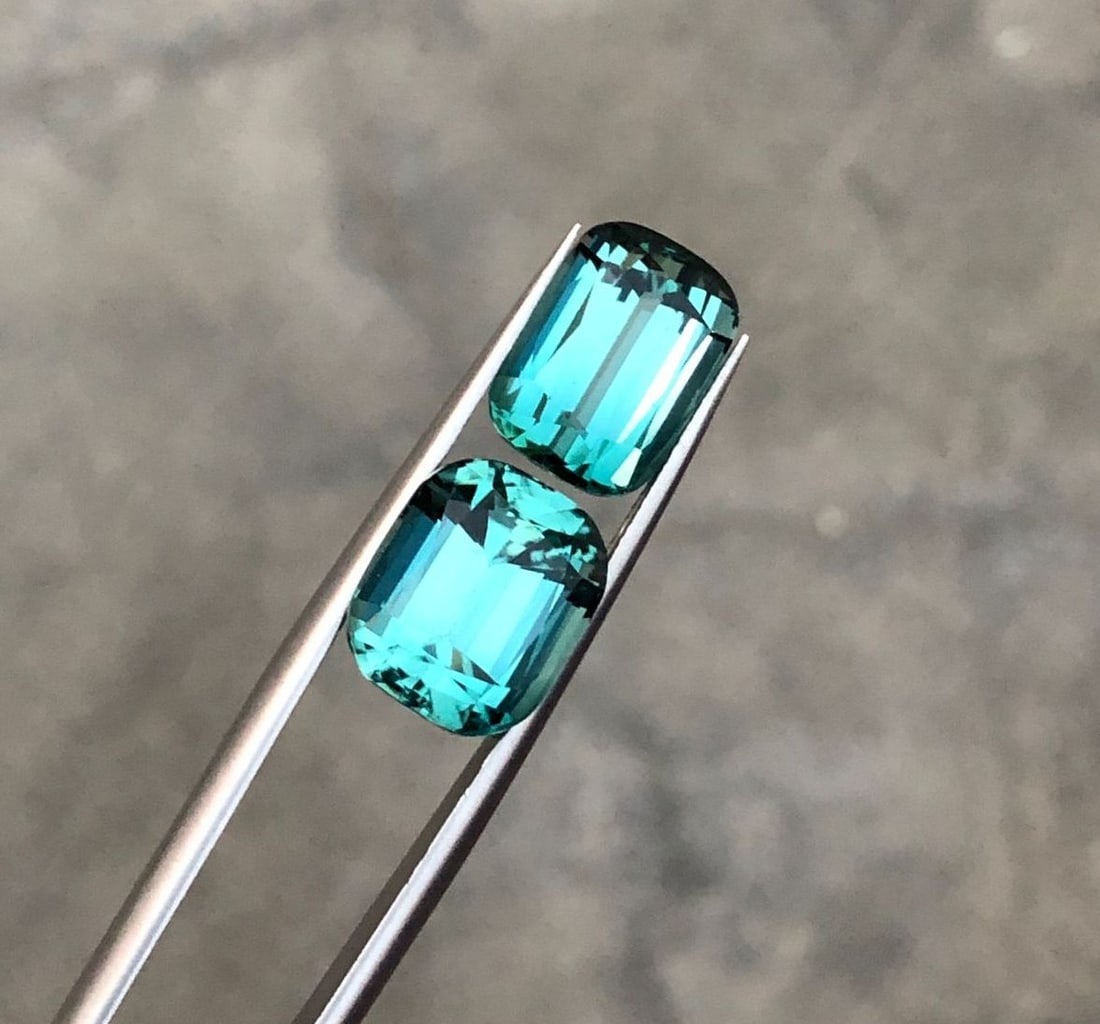 11 Carats Natural Blue Tourmaline Gemstone (1 of 4)