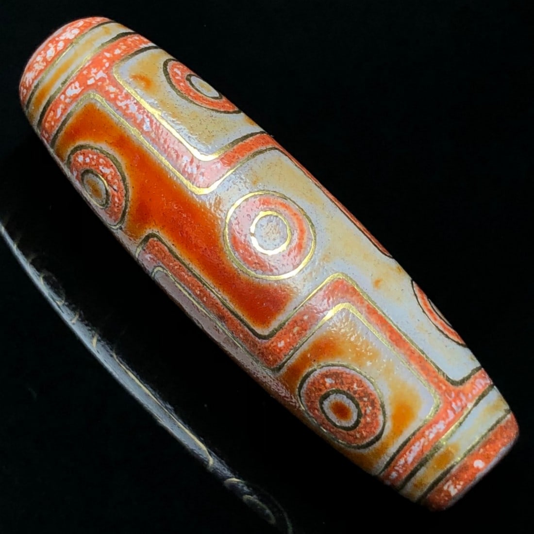 Tibetan Gold Wires Inlay DZI Agate Pendant: Title: Tibetan Gold Wires Inlay DZI Agate Pendant Date/Period: N/A Origin: N/A Dimension: 49x15(mm) 1.93x0.59(inches) Materials: Agate Reserve: $89.00 Shipping: Domestic: Shipping rates are determ