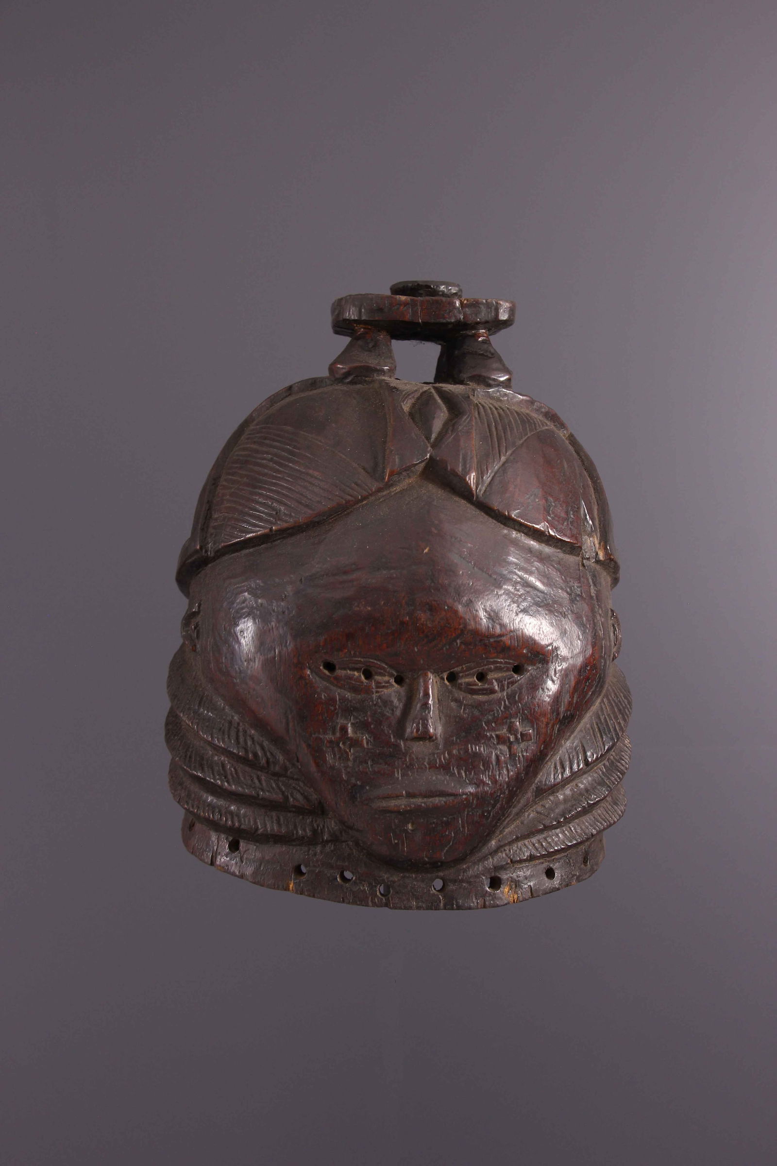 Mende mask - Sierra Leone - African Art Tribal Art: Title: Mende mask - Sierra Leone - African Art Tribal Art Description: The Mende, Vai and Gola cultures of Sierra Leone, Liberia and the west coast of Guinea are known for the helmet masks of the fema