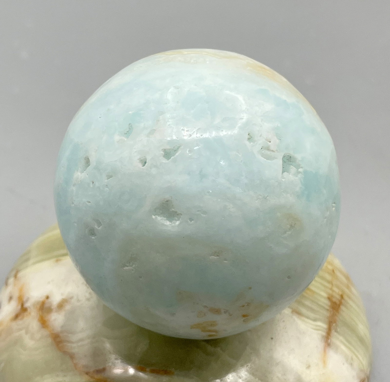 552 Carat Stunning Natural Caribbean Calcite Sphere: Title: 552 Carat Stunning Natural Caribbean Calcite Sphere Carat Weights: 552 Carat Size/Dimensions: 49 mm Origin: Afghanistan Reserve: $15.00 Shipping: Domestic: Flat-rate of $15.00 to anywhere withi