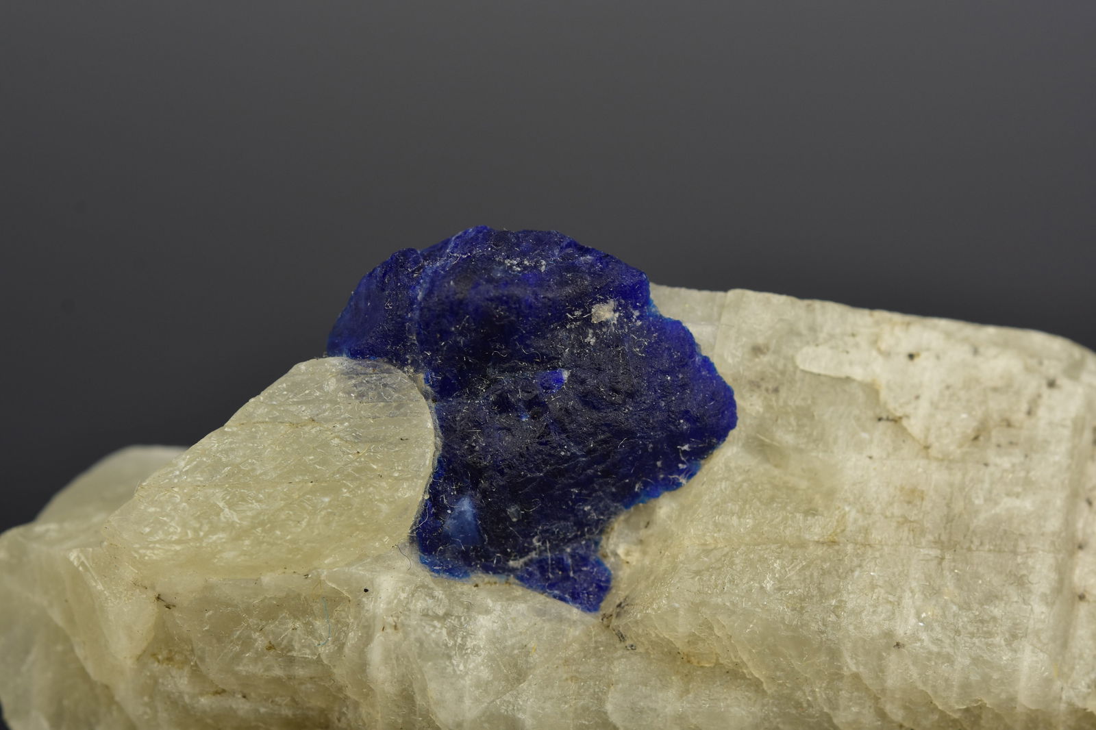 200 CRT SAPPHIRE HEALING CRYSTALS (1 of 4)