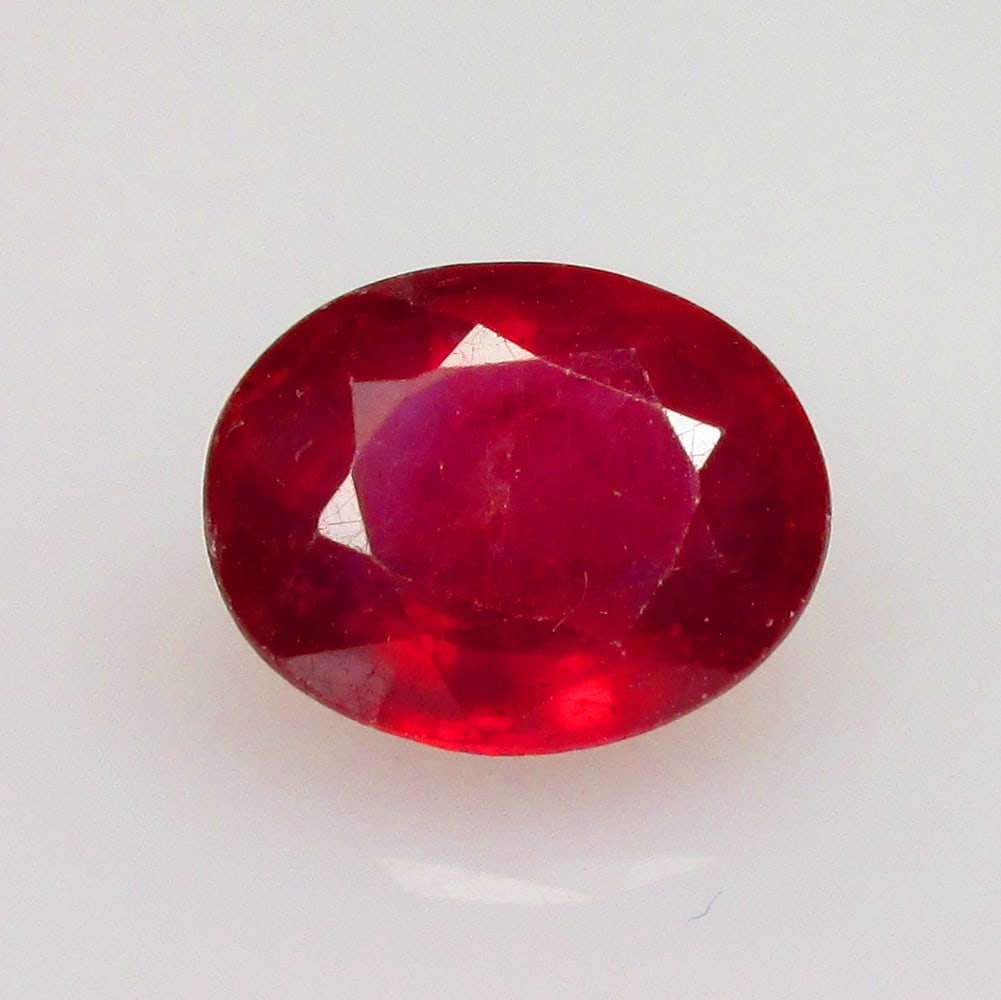 3.82 Ctw Natural Mozambique Red Ruby Oval Cut (1 of 2)