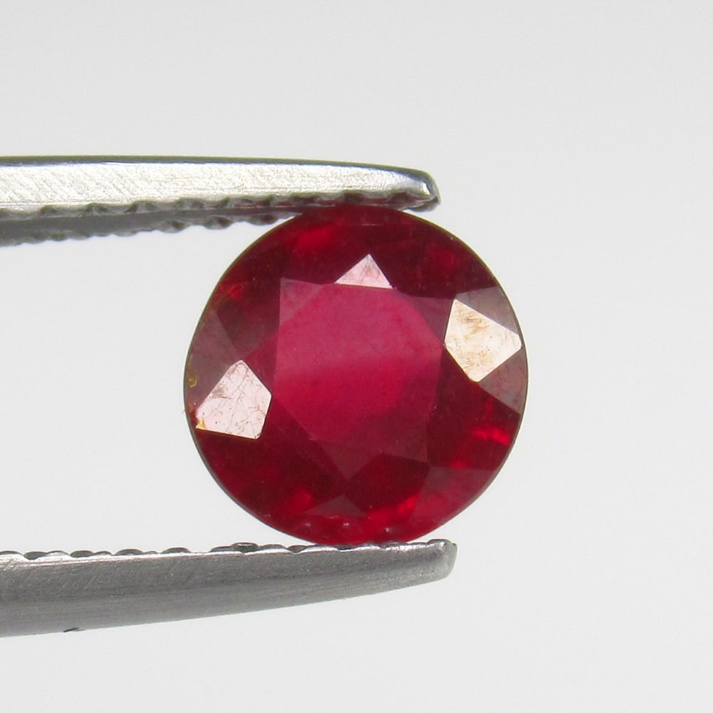 Natural Pinkish Red Ruby - 1.51 Ct (1 of 2)