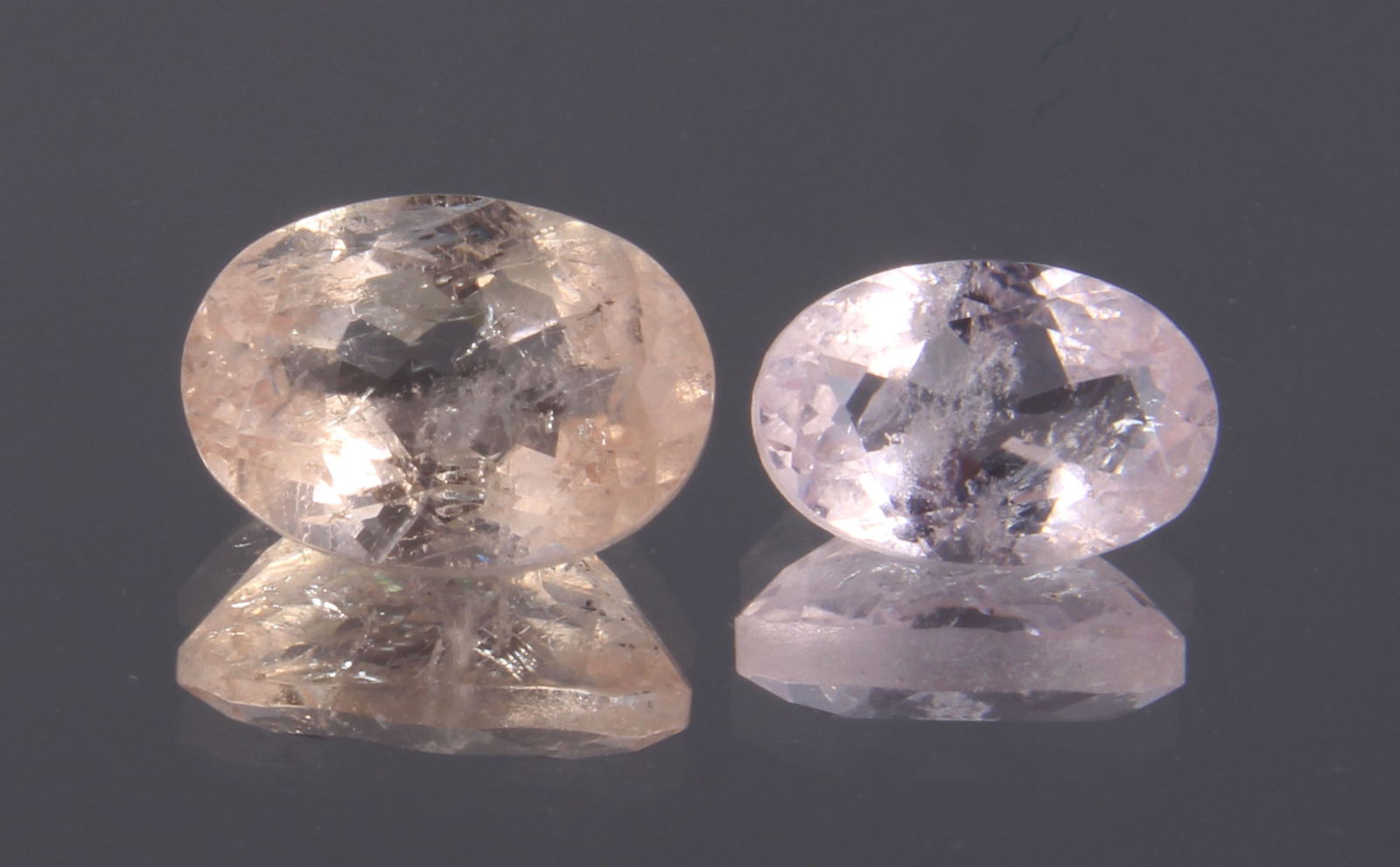 Delightful " Natural Morganite " 1.33 cts Natural Morganite Lot: No Reserve! Title: Delightful " Natural Morganite " 1.33 cts Natural Morganite Lot Additional Info: Gemstone : Natural Morganite Shape and Cut : Oval, Cut Weight : 1.33 carats Measurements : 7x5 mm, 6