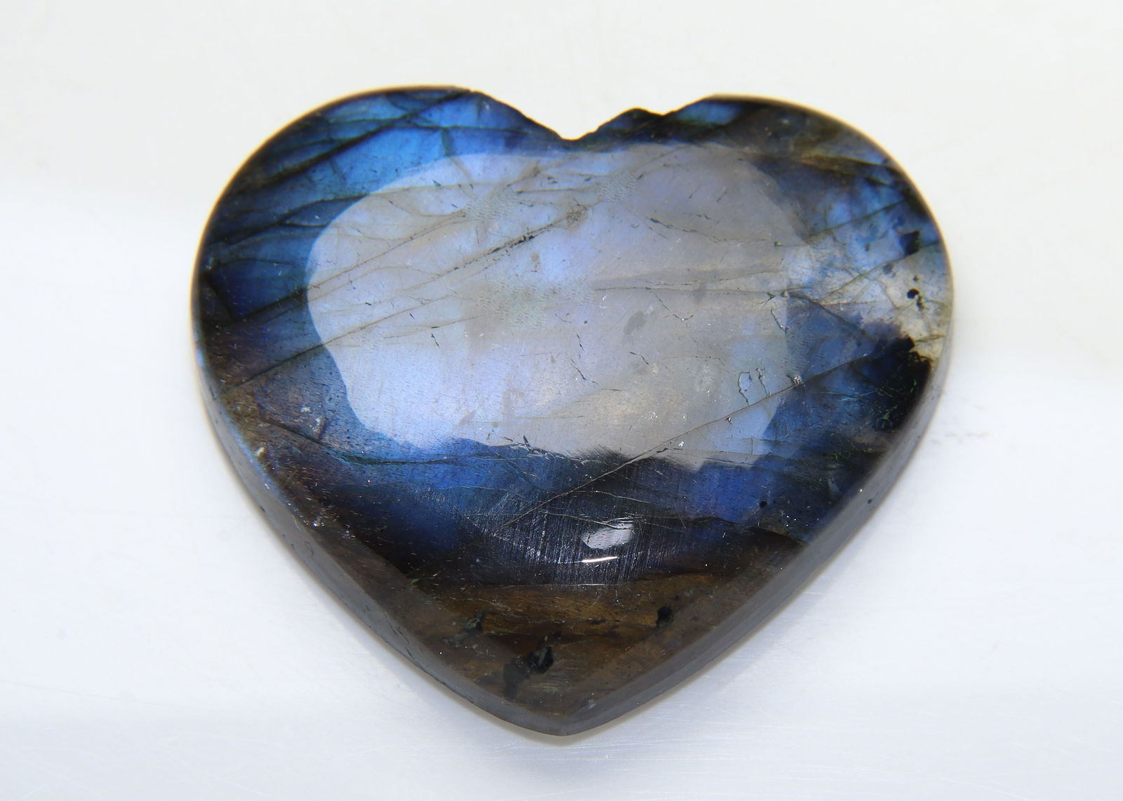 Gorgeous " Natural Labradorite " 42.00 Cts Natural Labradorite: No Reserve! Title: Gorgeous " Natural Labradorite " 42.00 Cts Natural Labradorite Additional Info: Gemstone : Natural Labradorite Shape : Heart Cabochan Weight : 42.00 carats Measurements : 22x28 mm,
