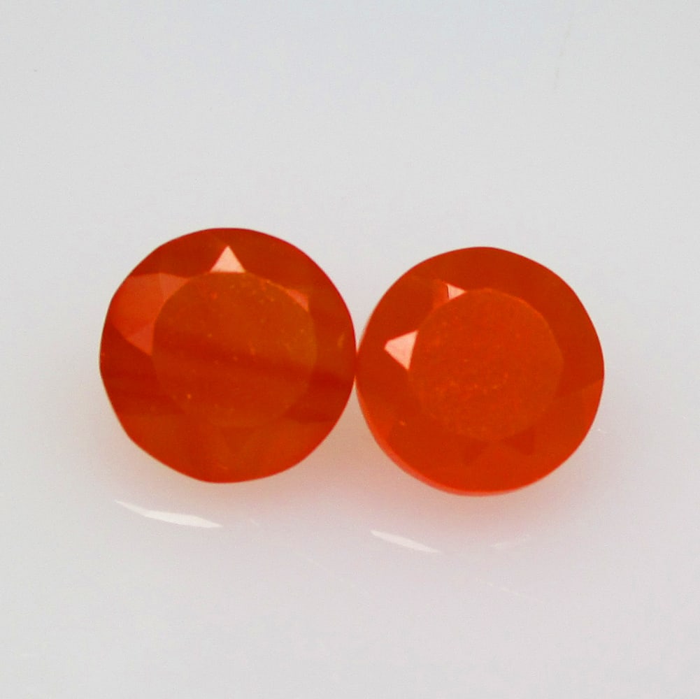 2.69 Ctw Natural Orange Carnelian Round Pair: No Reserve! Title: 2.69 Ctw Natural Orange Carnelian Round Pair Stone Clarity: Semi-Transparent Gemstone:Natural Carnelian Carat Weight: 2.69 Size/Dimensions: 7.20 x 7.20 x 4.50 mm / 2 Pc's Additional