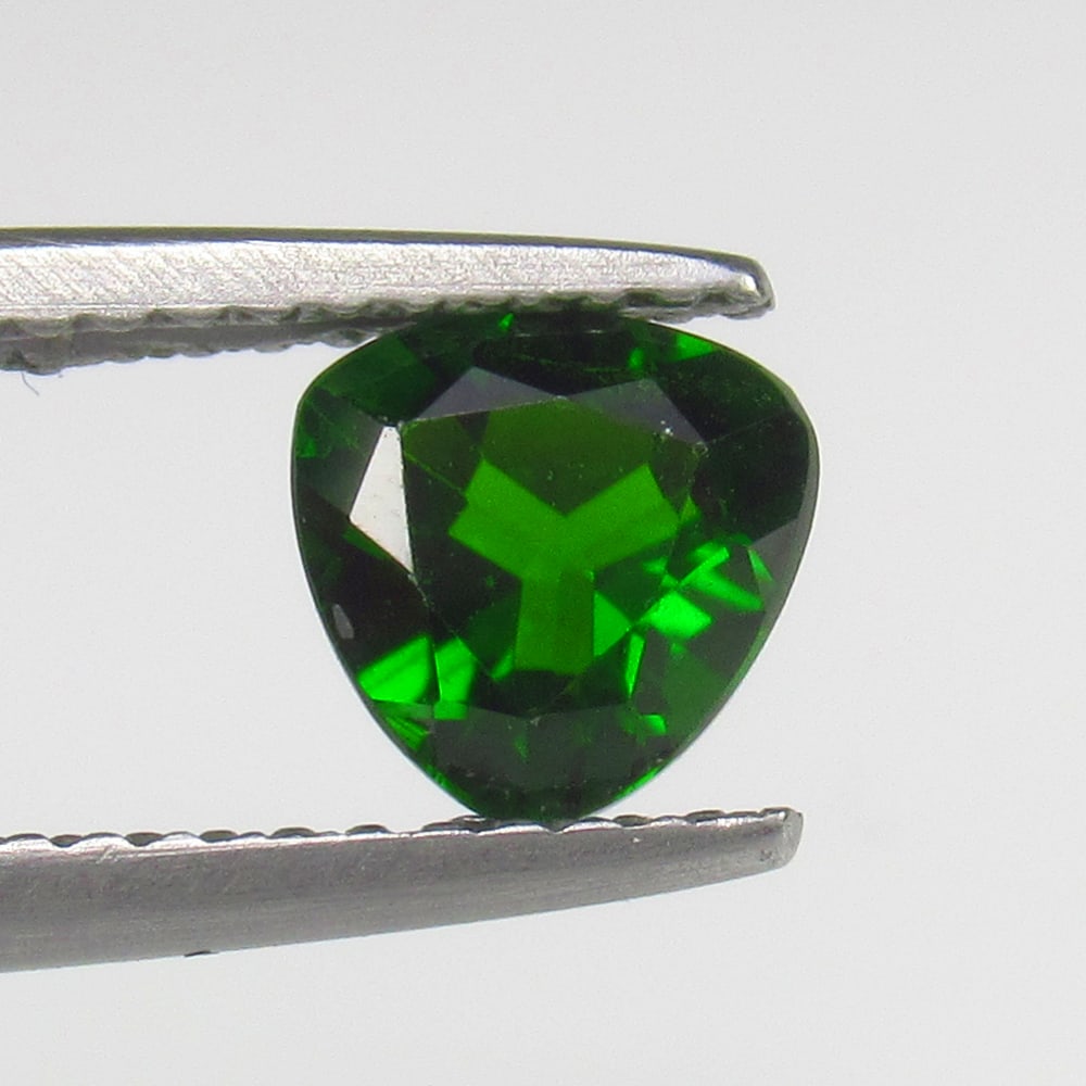 Natural Chrome Diopside - 0.86 Ct (1 of 2)