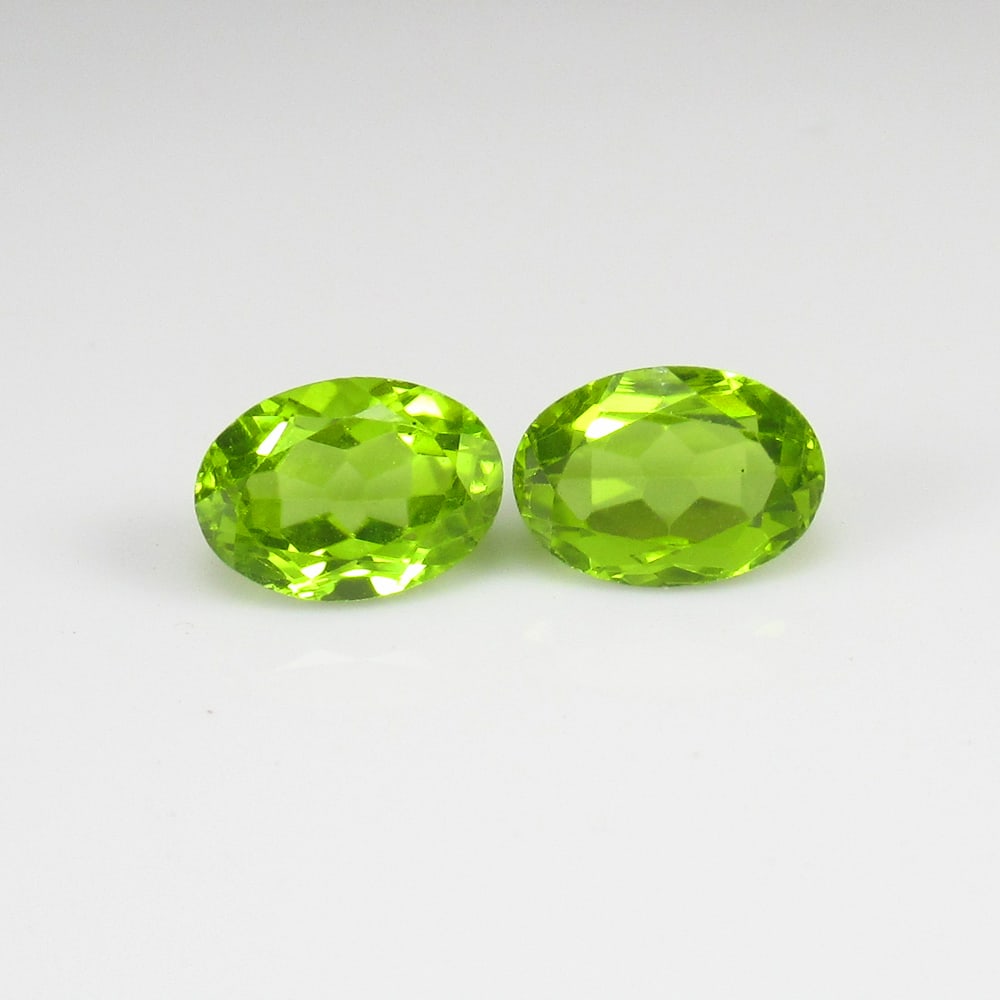 Natural Green Peridot Pair - 2.20 Ct (1 of 2)