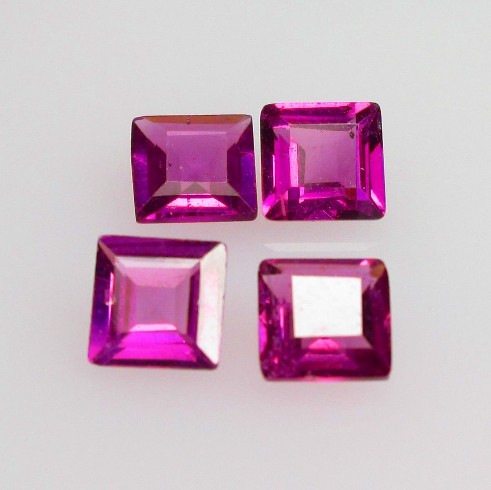 1.43 Ctw Natural Rhodolite Garnet Square Set: No Reserve! Title: 1.43 Ctw Natural Rhodolite Garnet Square Set Stone Clarity: VVS Gemstone:Natural Rhodolite Garnet Carat Weight: 1.43 Size/Dimensions: 4.1x4.1 - 4.2x4.2 mm / 4 Pc's Additional Info:P