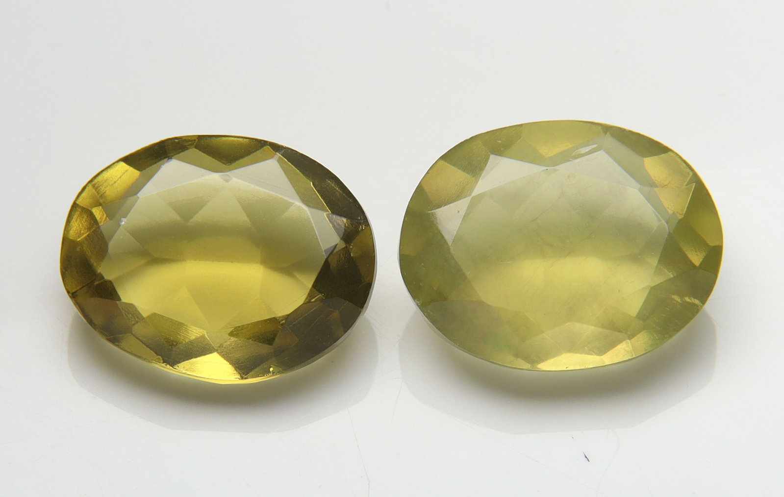 Stunning " Natural Lemon Quartz " 11.63 cts Natural Lemon Quartz Lot: No Reserve! Title: Stunning " Natural Lemon Quartz " 11.63 cts Natural Lemon Quartz Lot Additional Info: Gemstone: Natural Lemon Quartz Origin: Africa Weight : 11.63 carats Measurements: 14x11 mm, 13.