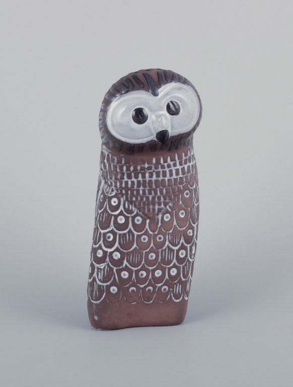 Mari Simmulson for Upsala Ekeby, Sweden. Ceramic owl sculpture.: Mari Simmulson for Upsala Ekeby, Sweden. Ceramic owl sculpture. From the 1960s. Model number: 6058. Marked with the manufacturer's mark. In perfect condition. Dimensions: Height 17.5 cm x Diameter 7.0