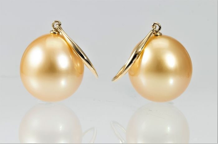 13mm Deep Golden South Sea Pearls: Title: 13mm Deep Golden South Sea Pearls Description: Produced by the gold-lipped Pinctada Maxima Oyster in the warm waters off the coasts of Australia, these pearls have a natural magnificent deep go