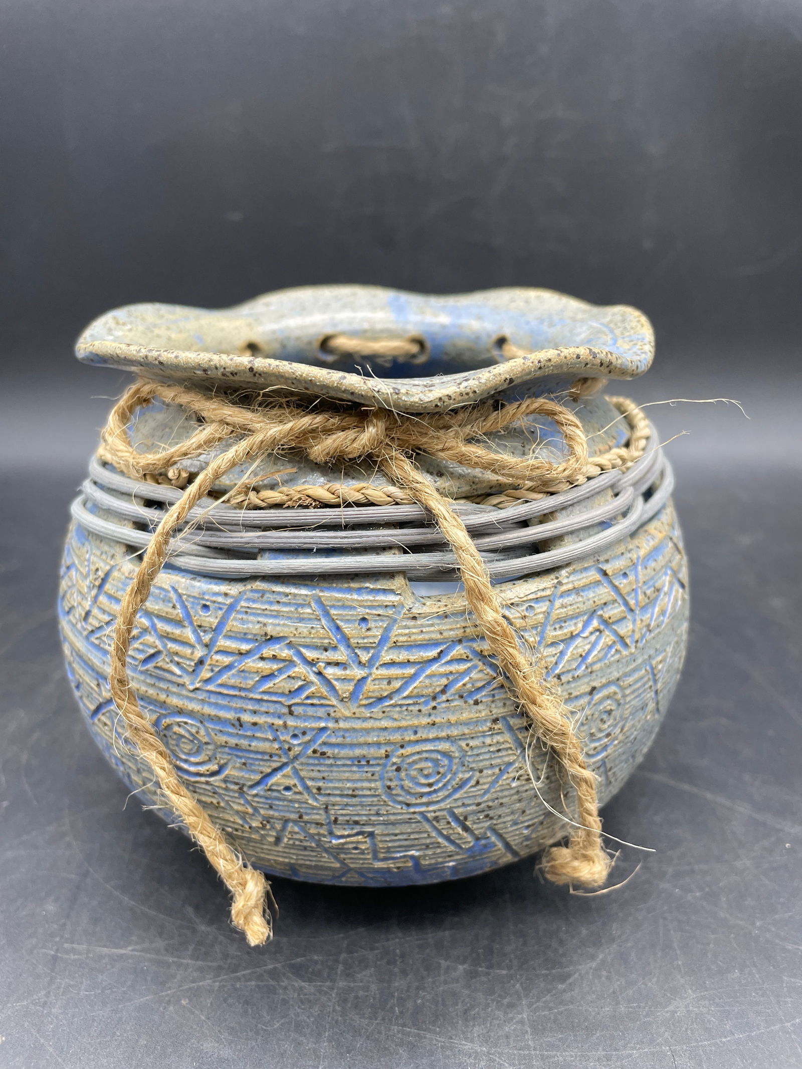 ART POTTERY VASE SIGNED EILEEN BLAZIC (1 of 8)