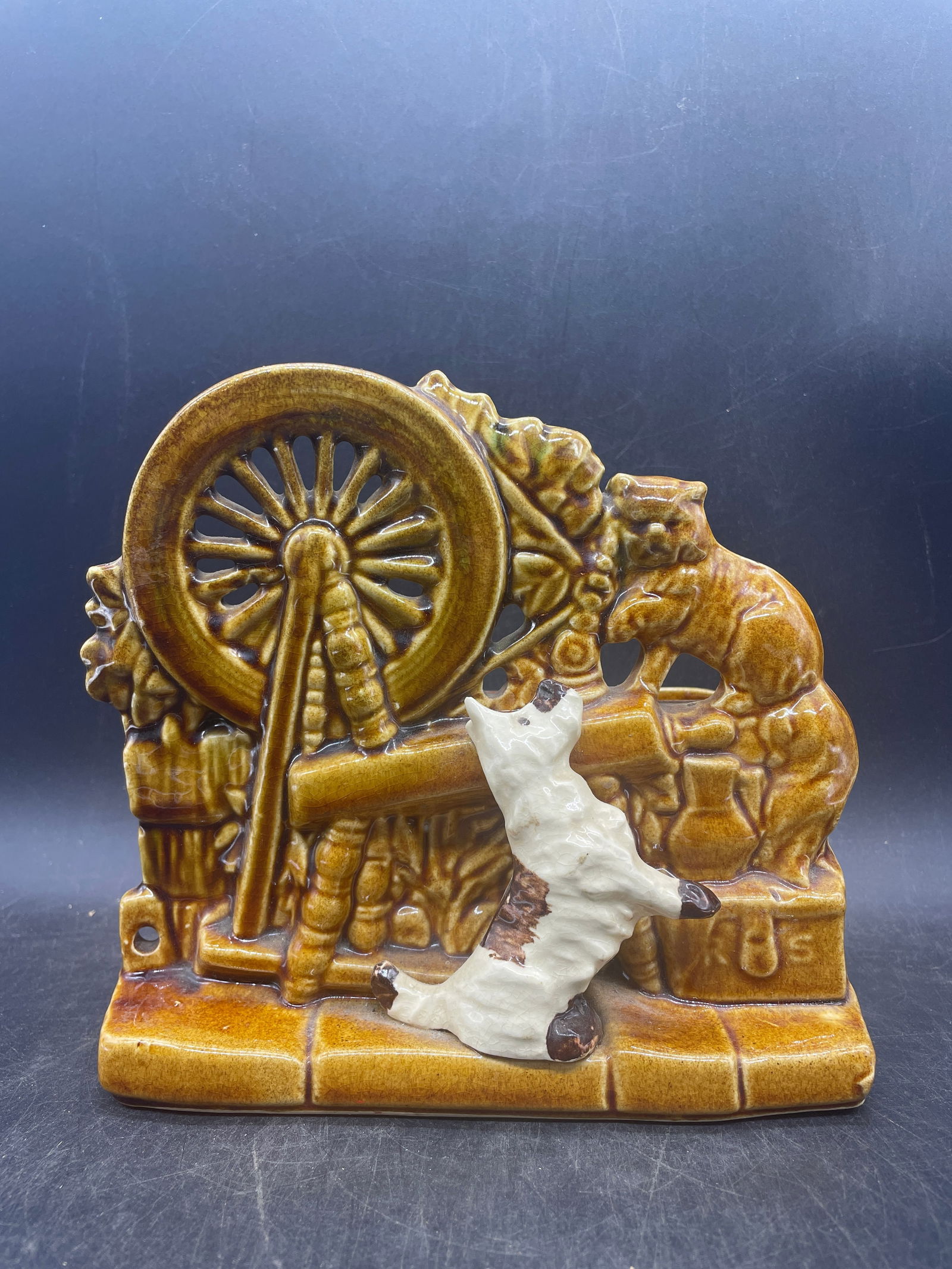 VINTAGE 1950'S MCCOY POTTERY PLANTER SPINNING WHEEL, SCOTTIE SCOTTY DOG, CAT (1 of 8)