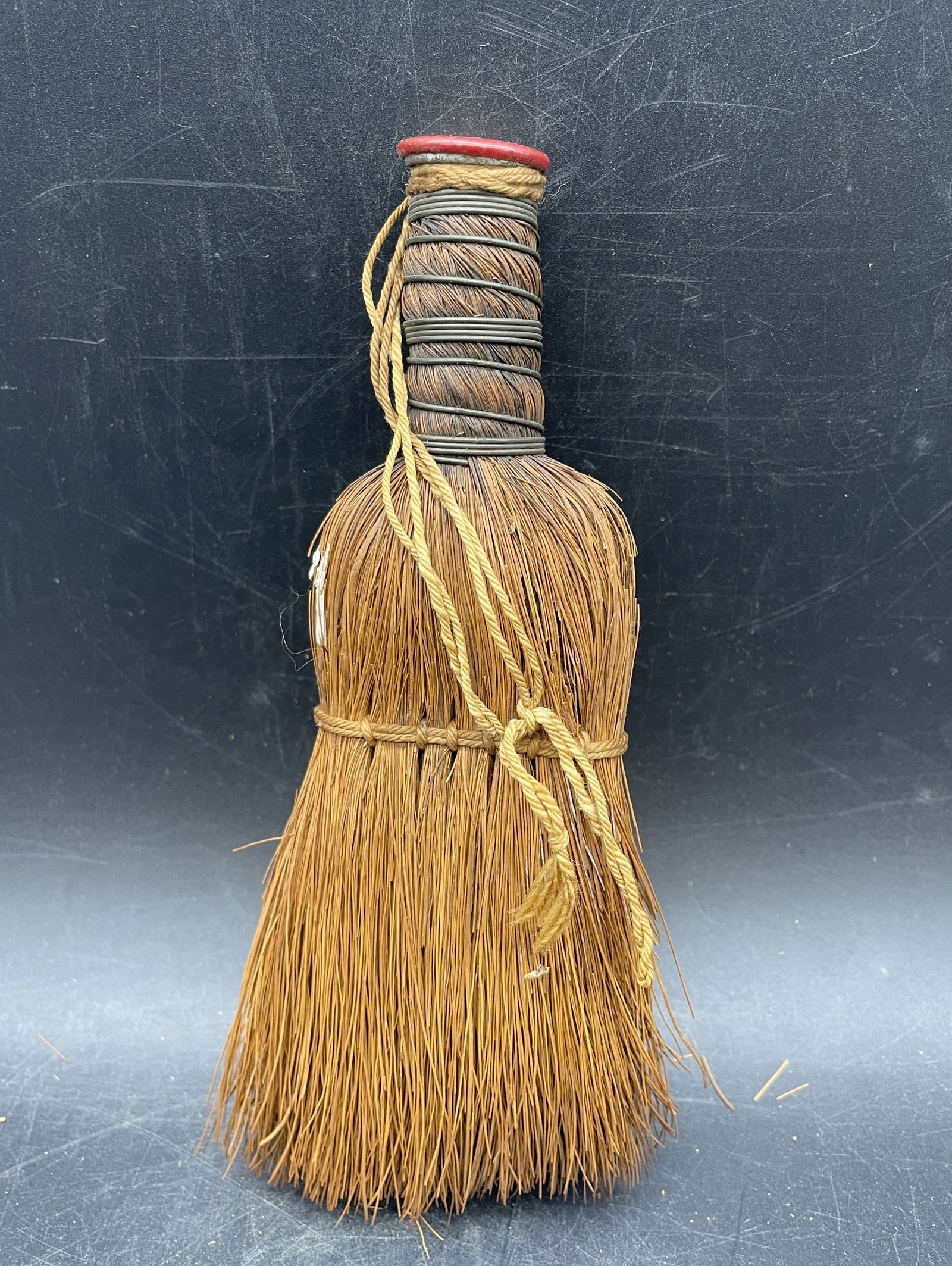 VINTAGE HOFFMAN "HONEST VALUE" WHISK BROOM CANTON, OHIO. U.S.A (1 of 8)