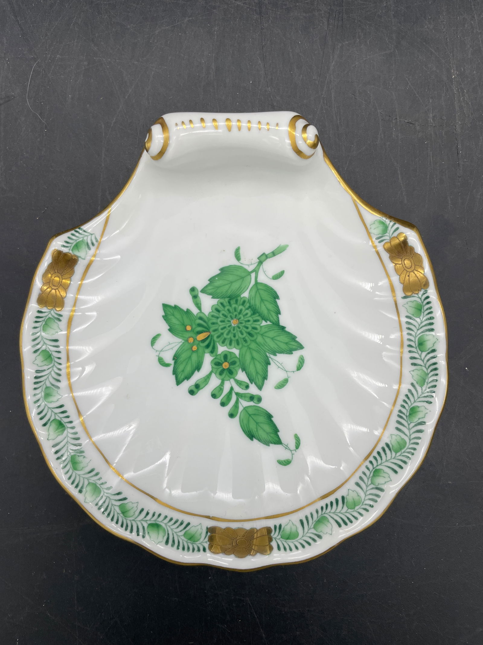 HEREND CHINESE BOUQUET GREEN SHELL SHAPED DISH (1 of 8)