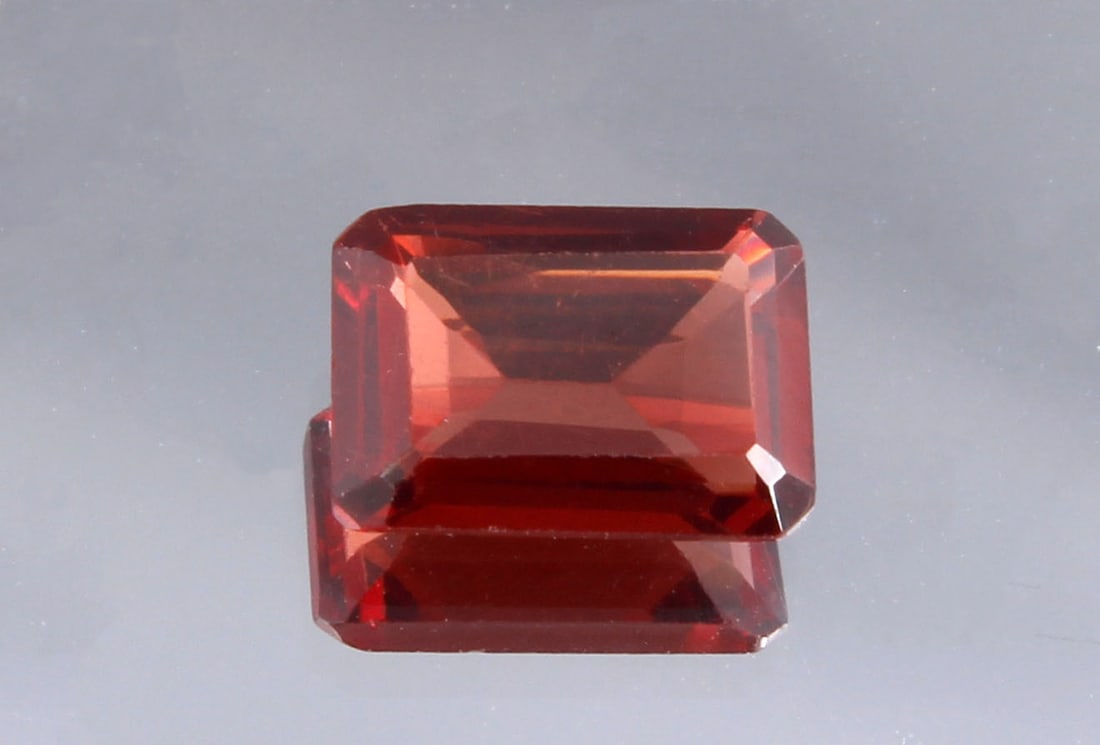 Beautiful " Natural Pyrope Almandine Garnet " 0.89 Cts Natural Pyrope Almandine Garnet: No Reserve! Title: Beautiful " Natural Pyrope Almandine Garnet " 0.89 Cts Natural Pyrope Almandine Garnet Additional Info: Gemstone : Natural Almandine Garnet Shape and cut : Rectengular Cut Origin : 