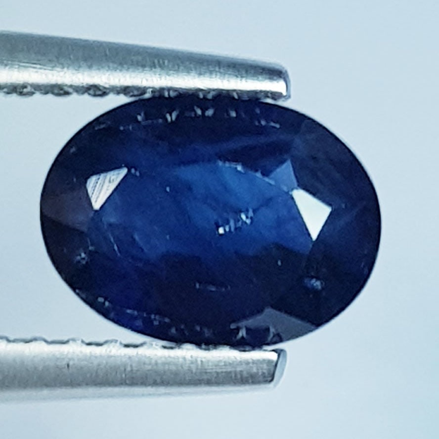1.33 ctz " Fine Collection" Natural Australian Blue Sapphire: No Reserve! Title: 1.33 ctz " Fine Collection" Natural Australian Blue Sapphire Gemstones: Sapphire Color/Clarity: Blue / VS Carat Weights: 1.33 Size: 8.00 x 6.00 x 3.20 Additional Information: Oval /