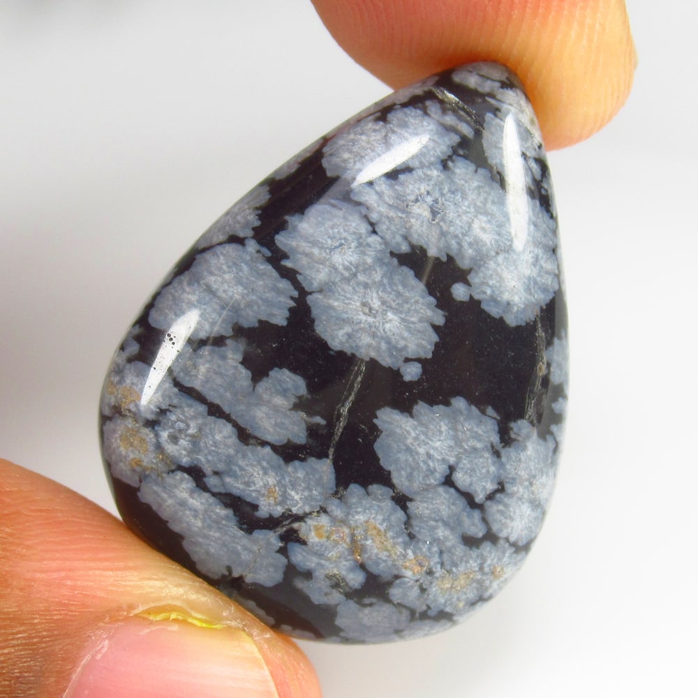 22.71 Ct - Natural Snowflake Jasper: No Reserve! Title: 22.71 Ct - Natural Snowflake Jasper Description: Gemstone Gemstones:Jasper Carat: 22.71 Size/Dimensions: 30.0 x 22.0 x 5.7 mm Additional Info:Pieces : 1 No's / Shape : Pear Cab / Co
