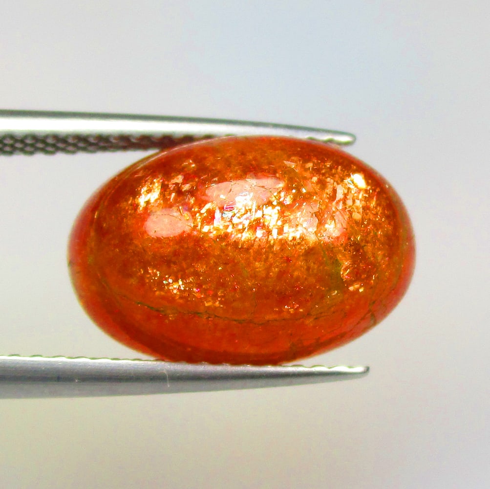 7.18 Ctw Natural Sunstone Oval Cab: No Reserve! Title: 7.18 Ctw Natural Sunstone Oval Cab Stone Clarity: Opaque Gemstone:Natural Sunstone Carat Weight: 7.18 Size/Dimensions: 14.20 x 9.50 x 7.10 mm Additional Info:Excellent Oval Cab / Or