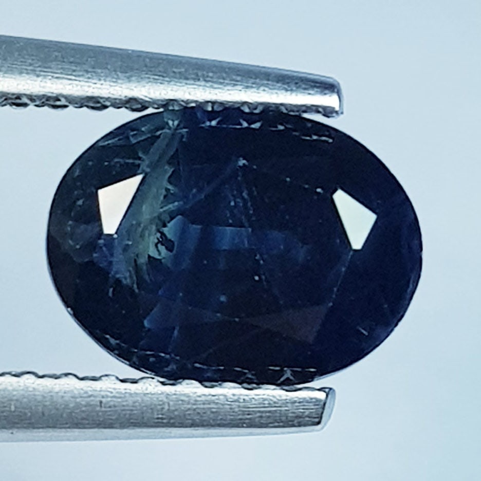 1.80 ctz " Fine Collection" Natural Australian Blue Sapphire: No Reserve! Title: 1.80 ctz " Fine Collection" Natural Australian Blue Sapphire Gemstones: Sapphire Color/Clarity: Blue / VS Carat Weights: 1.8 Size: 8.10 x 6.00 x 4.10 Additional Information: Oval / 