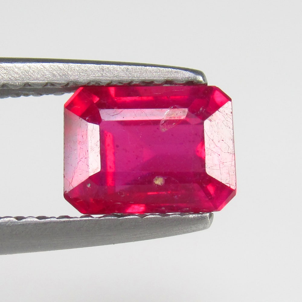 Natural Pinkish Red Ruby - 1.23 Ct (1 of 2)