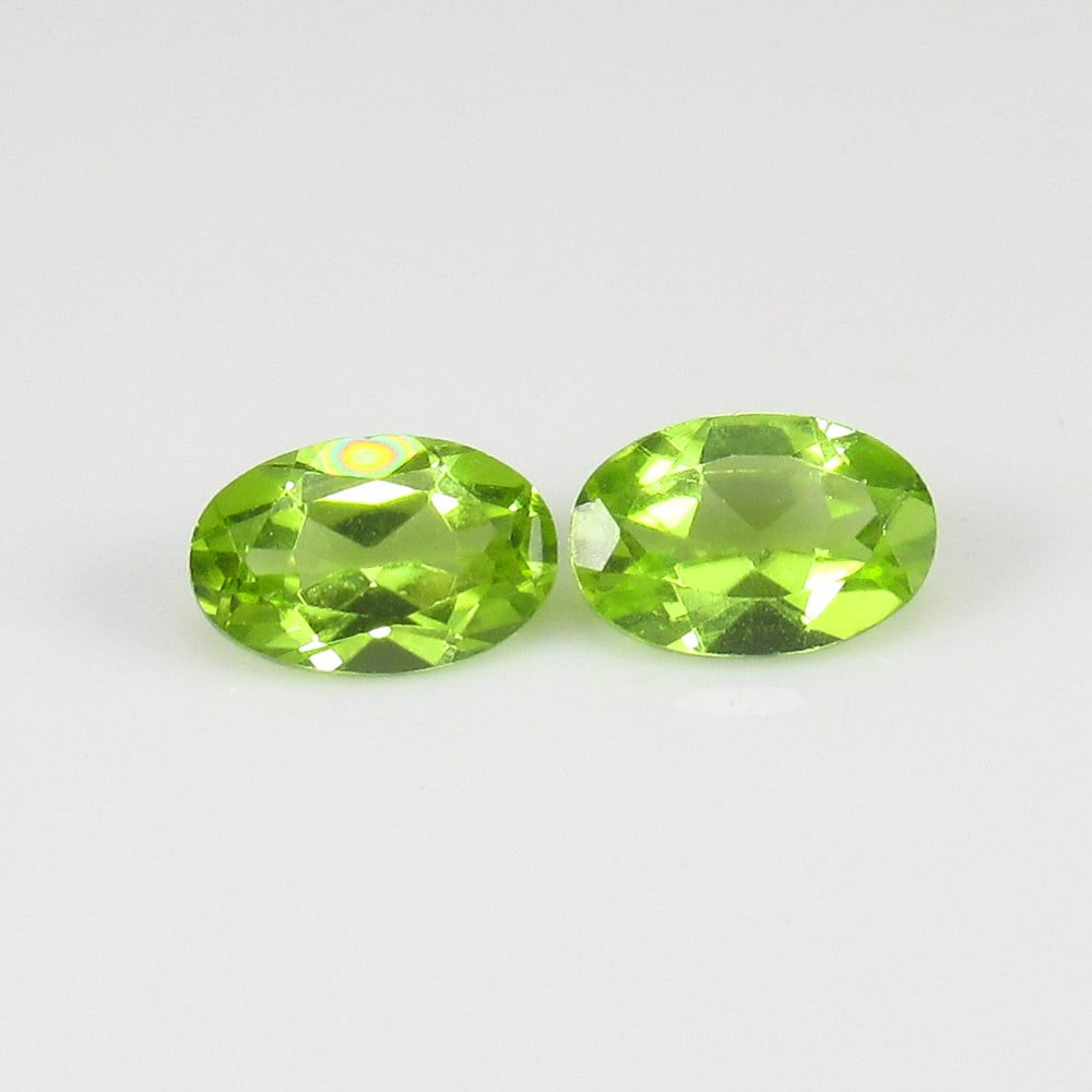 Natural Green Peridot Pair - 1.10 Ct (1 of 2)