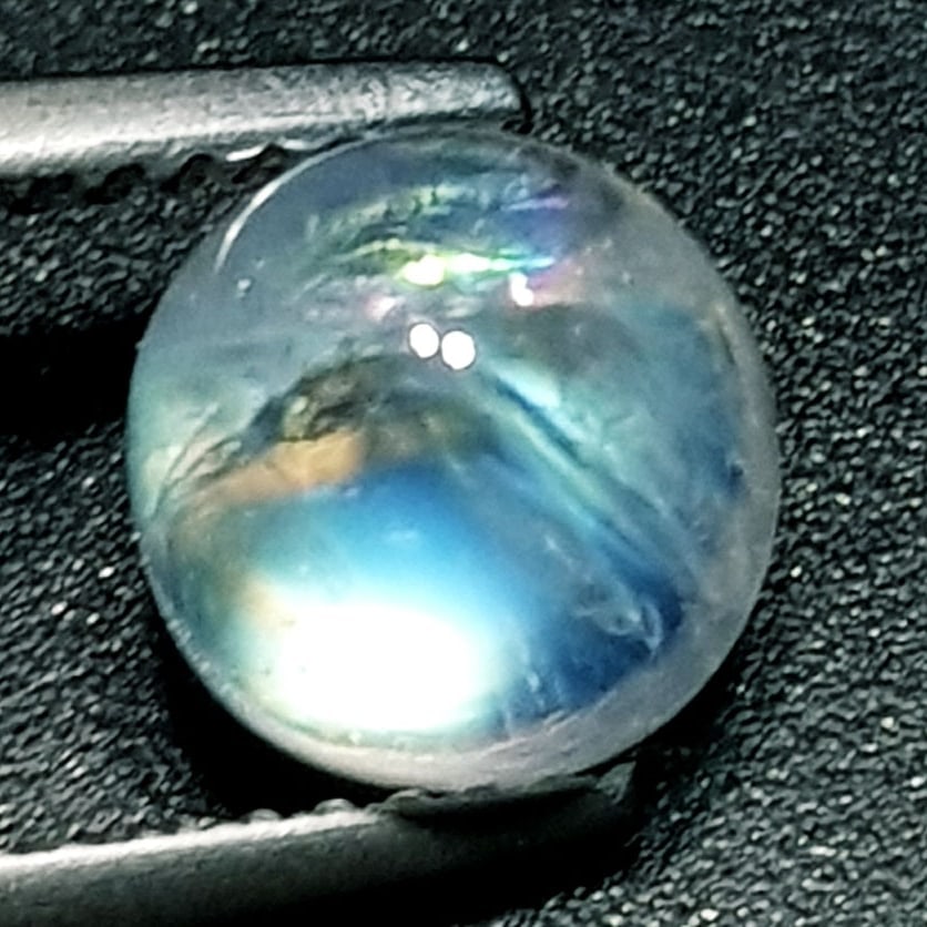 2.05 ctz" Stunning Collection" Natural Royal Blue Moonstone: No Reserve! Title: 2.05 ctz" Stunning Collection" Natural Royal Blue Moonstone Gemstones: Moonstone Color/Clarity: Royal Blue / Trasparant Carat Weights: 2.05 Size: 7.20 x 7.20 x 4.80 Additional Infor