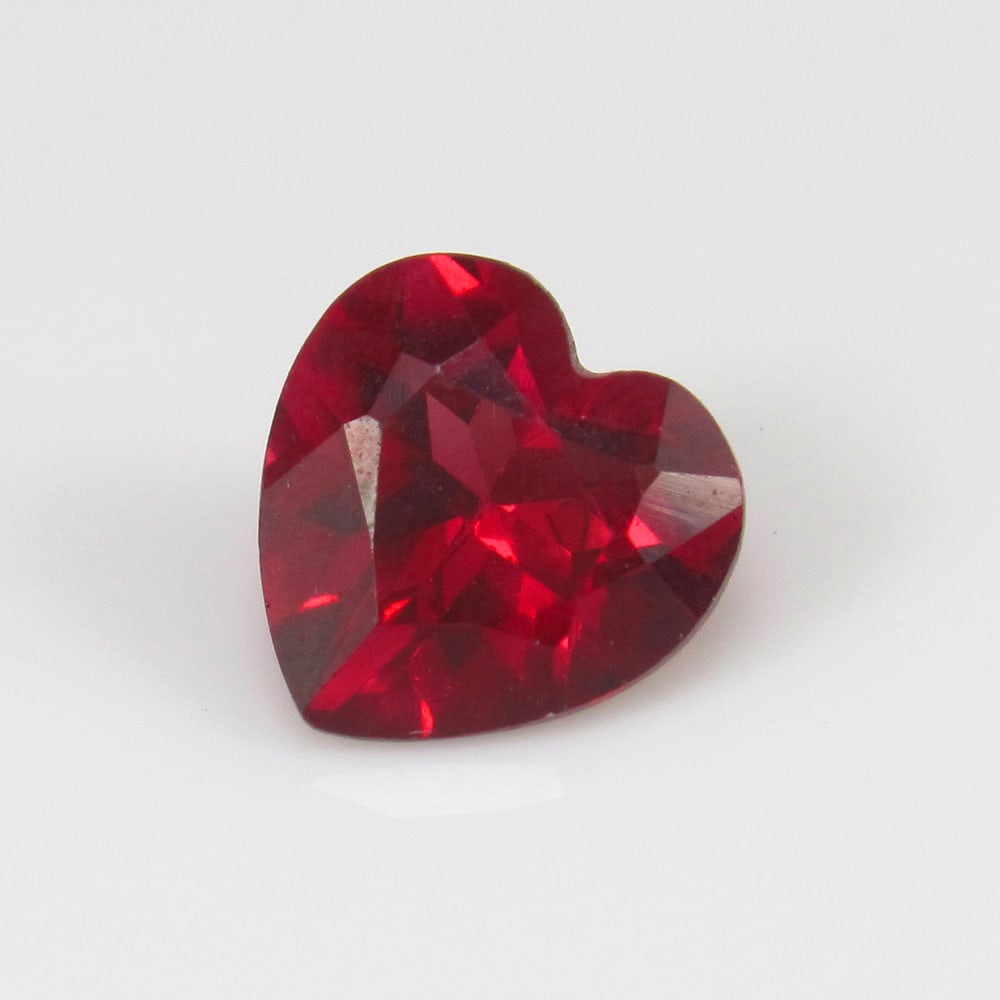 1.00 Ct - Natural Rose Garnet: No Reserve! Title: 1.00 Ct - Natural Rose Garnet Description: Gemstone Gemstones:Garnet Carat: 1 Size/Dimensions: 6.0 x 6.0 x 3.0 mm Additional Info:Pieces : 1 No's / Shape : Heart Cut / Color : Rose 