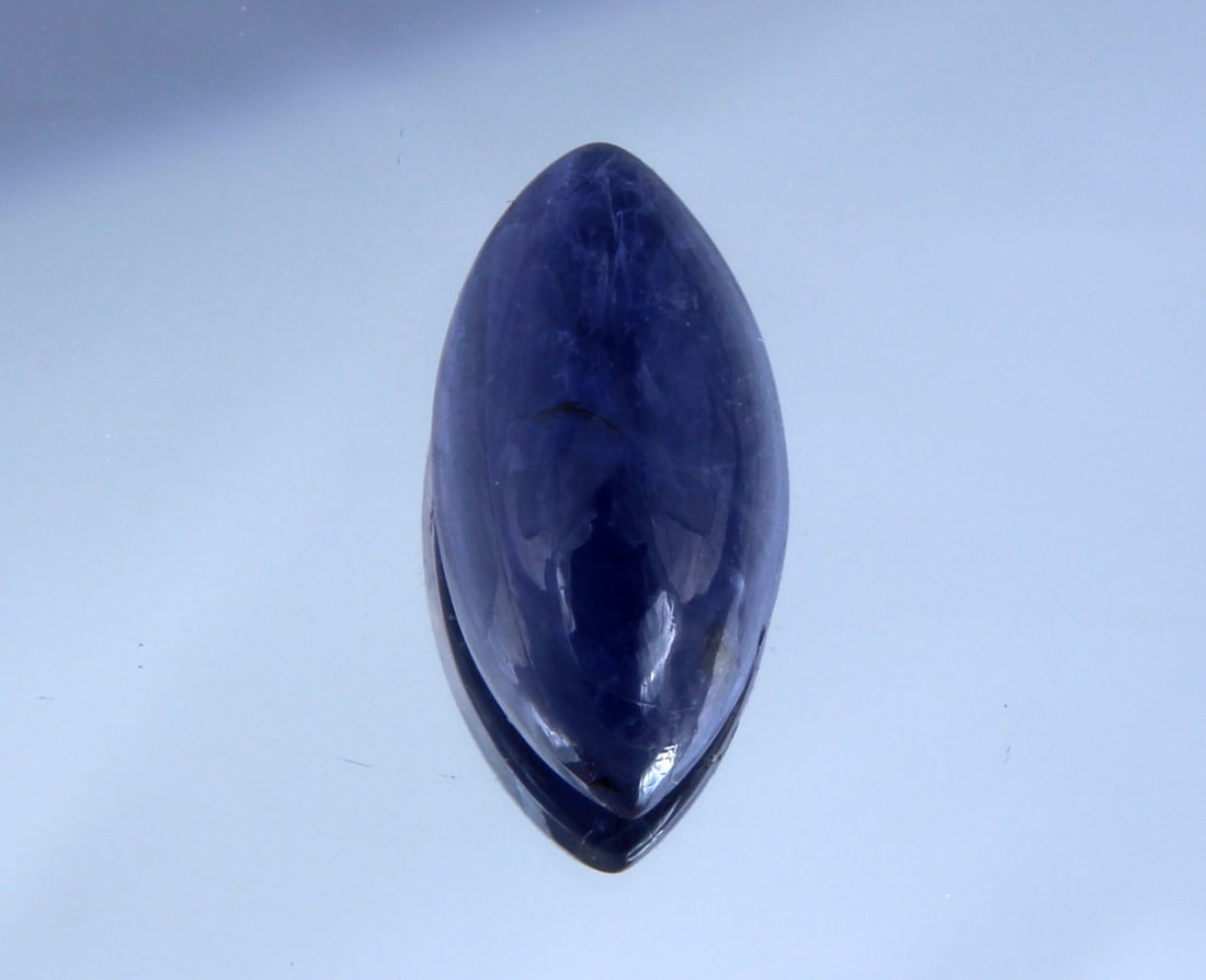 Spectacular " Natural Iolite Violet " 3.66 Cts Natural Iolite: No Reserve! Title: Spectacular " Natural Iolite Violet " 3.66 Cts Natural Iolite Additional Info: Gemstone : Natural Iolite Shape and Cut : Marquies Cabochon Weight : 3.66 carats Measurements : 14x7 m