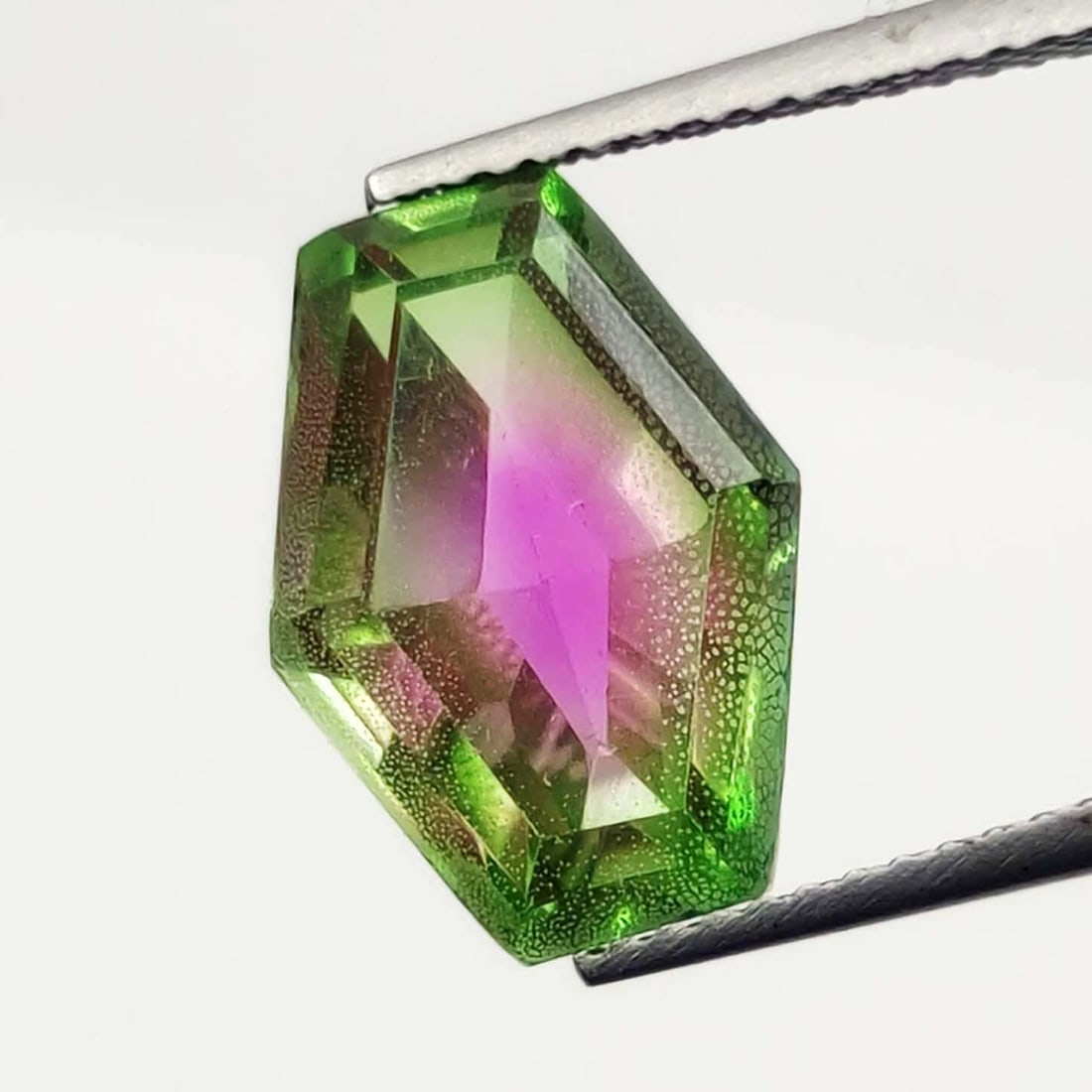 5.95 Ct "Beautiful" Watermelon Triplet Quartz Fancy Cut: No Reserve! Title: 5.95 Ct "Beautiful" Watermelon Triplet Quartz Fancy Cut Description: Gemstones: Triplet Quartz Carat Weights: 5.95 ct Size/Dimensions: 14 X 10 mm Treatment: Made of two natural quar