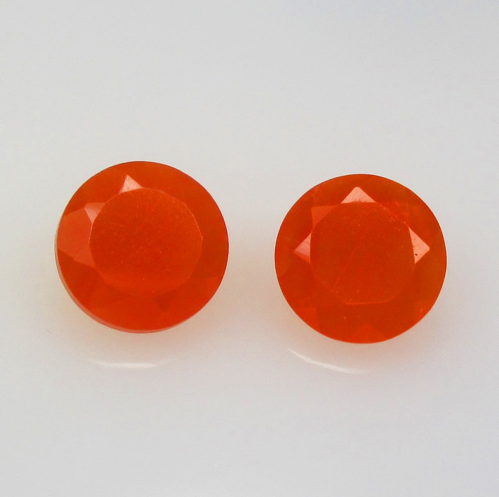2.30 Ctw Natural Orange Carnelian Round Pair: No Reserve! Title: 2.30 Ctw Natural Orange Carnelian Round Pair Stone Clarity: Semi-Transparent Gemstone:Natural Carnelian Carat Weight: 2.3 Size/Dimensions: 7.10 x 7.10 x 4.00 mm / 2 Pc's Additional 