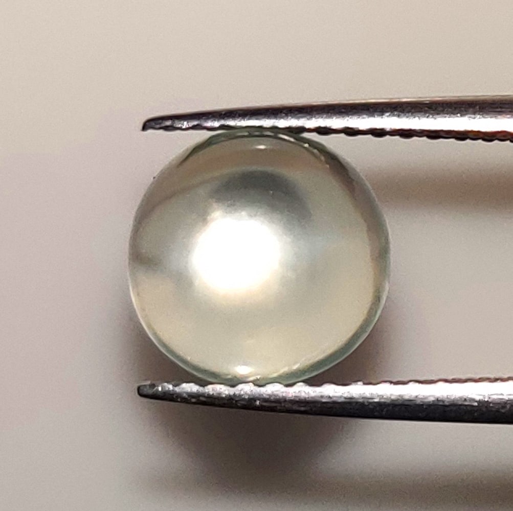 2.11 Ctw Natural Moonstone Round Cab: No Reserve! Title: 2.11 Ctw Natural Moonstone Round Cab Stone Clarity: Translucent Gemstone:Natural Moonstone Carat Weight: 2.11 Size/Dimensions: 8.10 x 8.00 x 4.90 mm Additional Info:Excellent Round 