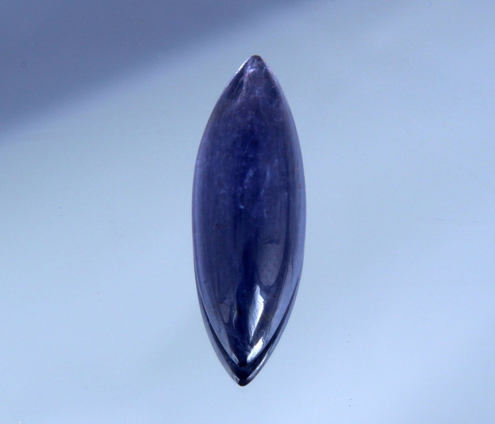 Marvellous " Natural Iolite Violet " 3.25 Cts Natural Iolite: No Reserve! Title: Marvellous " Natural Iolite Violet " 3.25 Cts Natural Iolite Additional Info: Gemstone : Natural Iolite Shape and Cut : Marquies Cabochon Weight : 3.25 carats Measurements : 18x6 mm