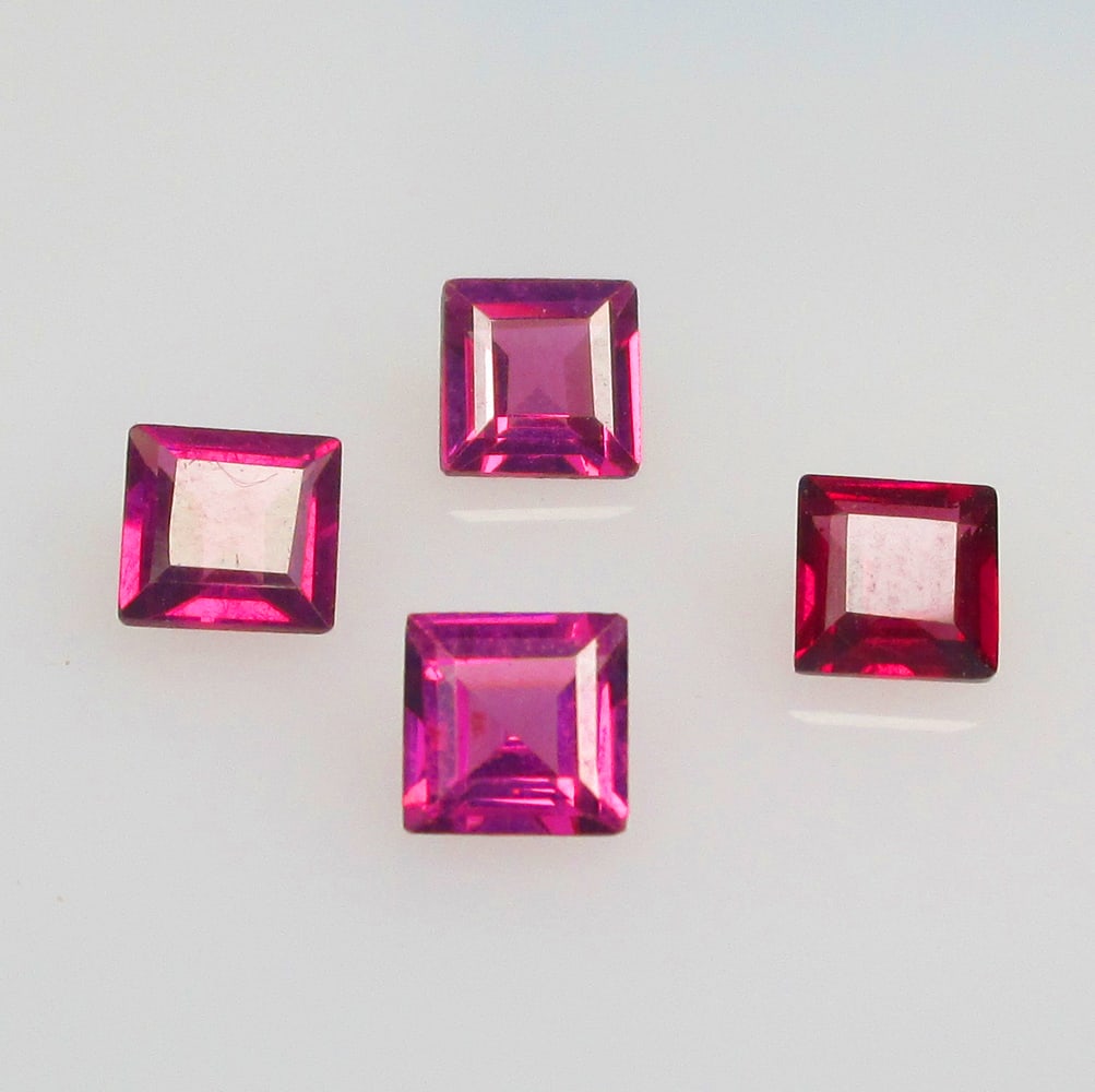 1.54 Ctw Natural Rhodolite Garnet Square Set: No Reserve! Title: 1.54 Ctw Natural Rhodolite Garnet Square Set Stone Clarity: VVS Gemstone:Natural Rhodolite Garnet Carat Weights: 1.54 Size/Dimensions: 4.0x4.0 - 4.2x4.2 mm / 4 Pc's Additional Info: