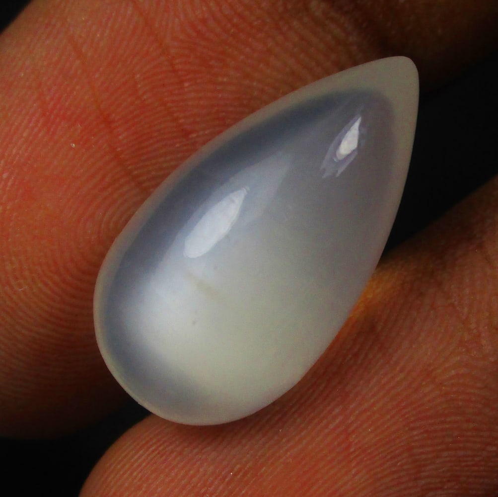 11.23 Ctw Natural Moonstone Pear Drop: No Reserve! Title: 11.23 Ctw Natural Moonstone Pear Drop Stone Clarity: Translucent Gemstone:Natural Moonstone Carat Weight: 11.23 Size/Dimensions: 18.40 x 10.00 x 10.00 mm Additional Info:Excellent P
