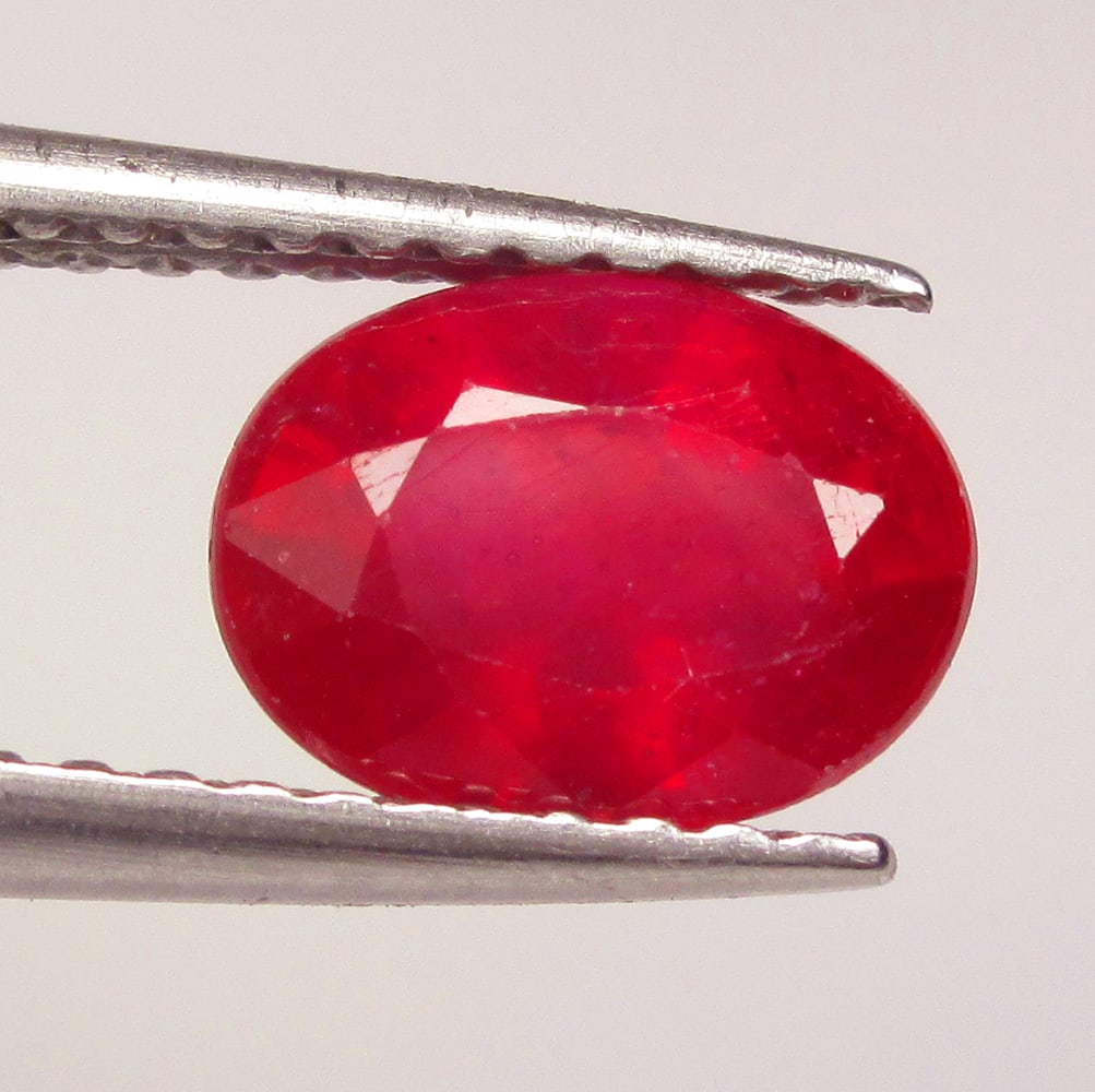 1.56 Ctw Natural Mozambique Red Ruby Oval Cut (1 of 2)