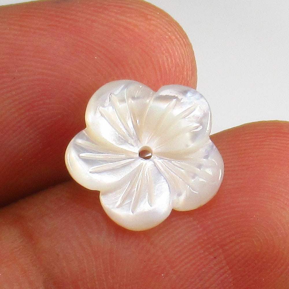 Natural Shell Carving- 1.98 Ct (1 of 2)
