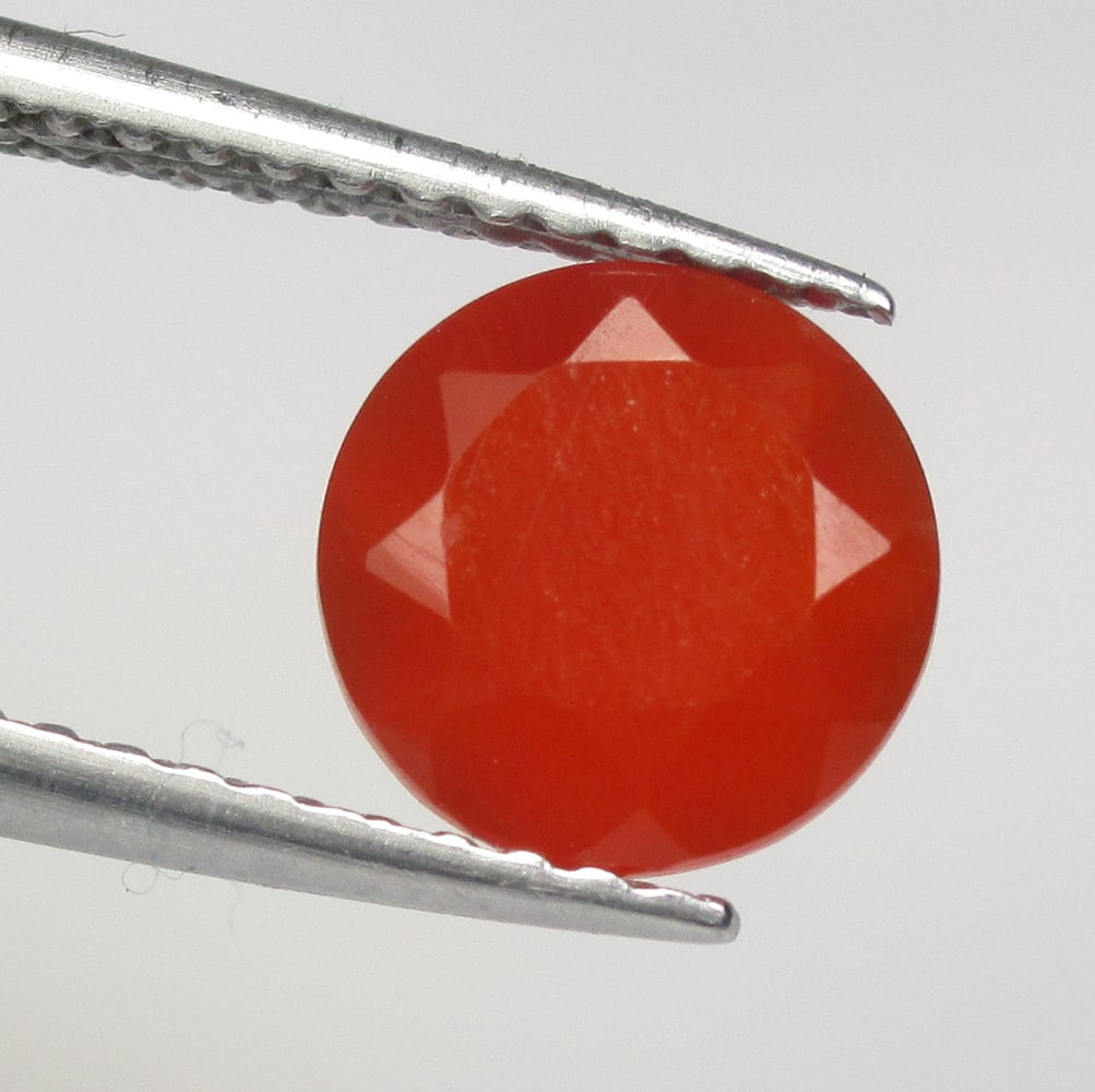 1.15 Ctw Natural Orange Carnelian Round Cut: No Reserve! Title: 1.15 Ctw Natural Orange Carnelian Round Cut Stone Clarity: Semi-Transparent Gemstone:Natural Carnelian Carat Weight: 1.15 Size/Dimensions: 7.20 x 7.20 x 4.30 mm Additional Info:Roun