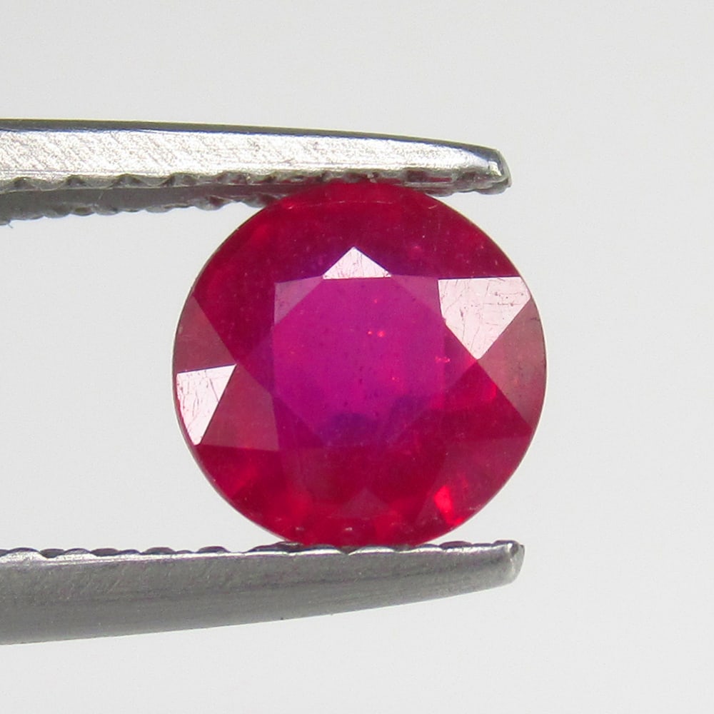 Natural Pinkish Red Ruby - 1.33 Ct (1 of 2)