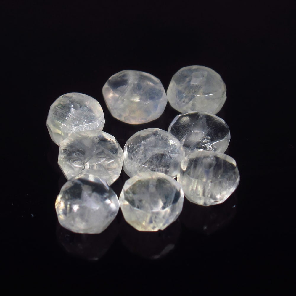4.34 Ct - Natural Blue Moonstone Beads: No Reserve! Title: 4.34 Ct - Natural Blue Moonstone Beads Description: Gemstone Gemstones:Blue Moonstone Beads Carat: 4.34 Size/Dimensions: 4.5 - 5.0 mm Additional Info:Pieces : 8 No's / Shape : Drill