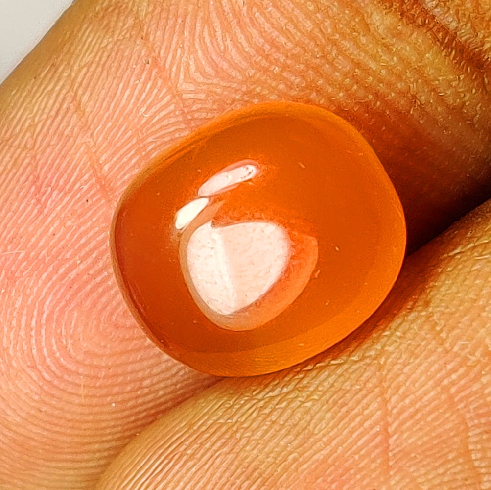 4.73 Ctw Natural Orange Carnelian Oval Cab: No Reserve! Title: 4.73 Ctw Natural Orange Carnelian Oval Cab Stone Clarity: Semi-Transparent Gemstone:Natural Carnelian Carat Weight: 4.73 Size/Dimensions: 10.30 x 8.90 x 6.00 mm Additional Info:Oval