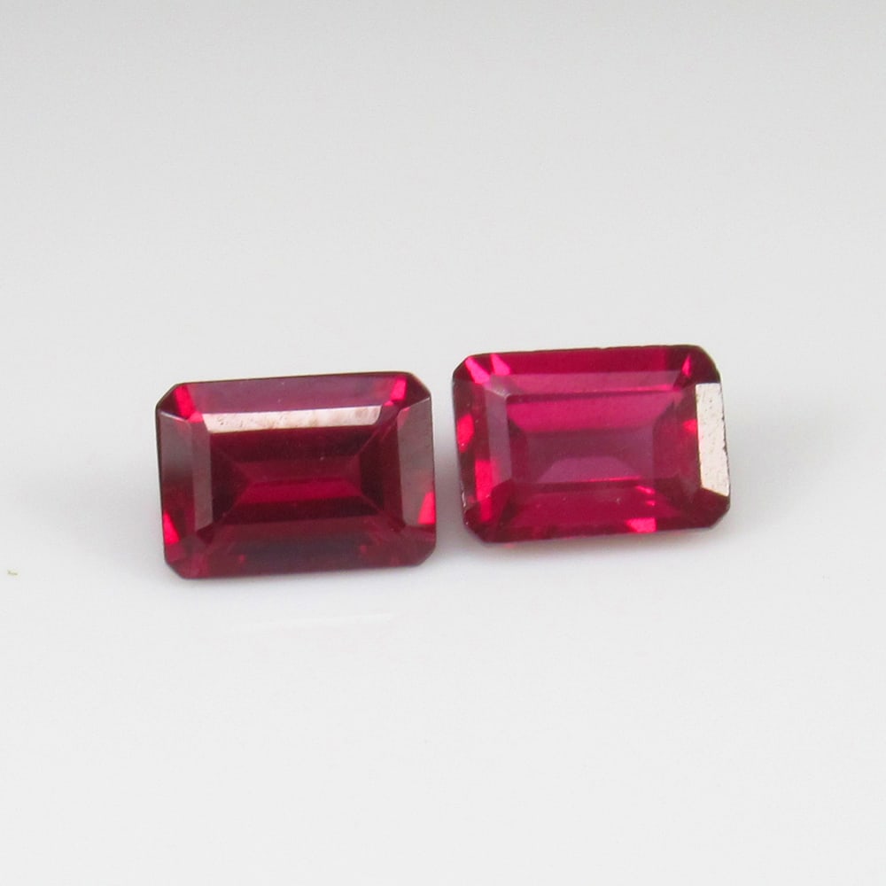 2.66 Ct - Natural Rose Garnet Pair: No Reserve! Title: 2.66 Ct - Natural Rose Garnet Pair Description: Gemstone Gemstones:Garnet Carat: 2.66 Size/Dimensions: 7.0 x 5.0 x 3.3 mm Additional Info:Pieces : 2 No's / Shape : Octagon Cut / Col