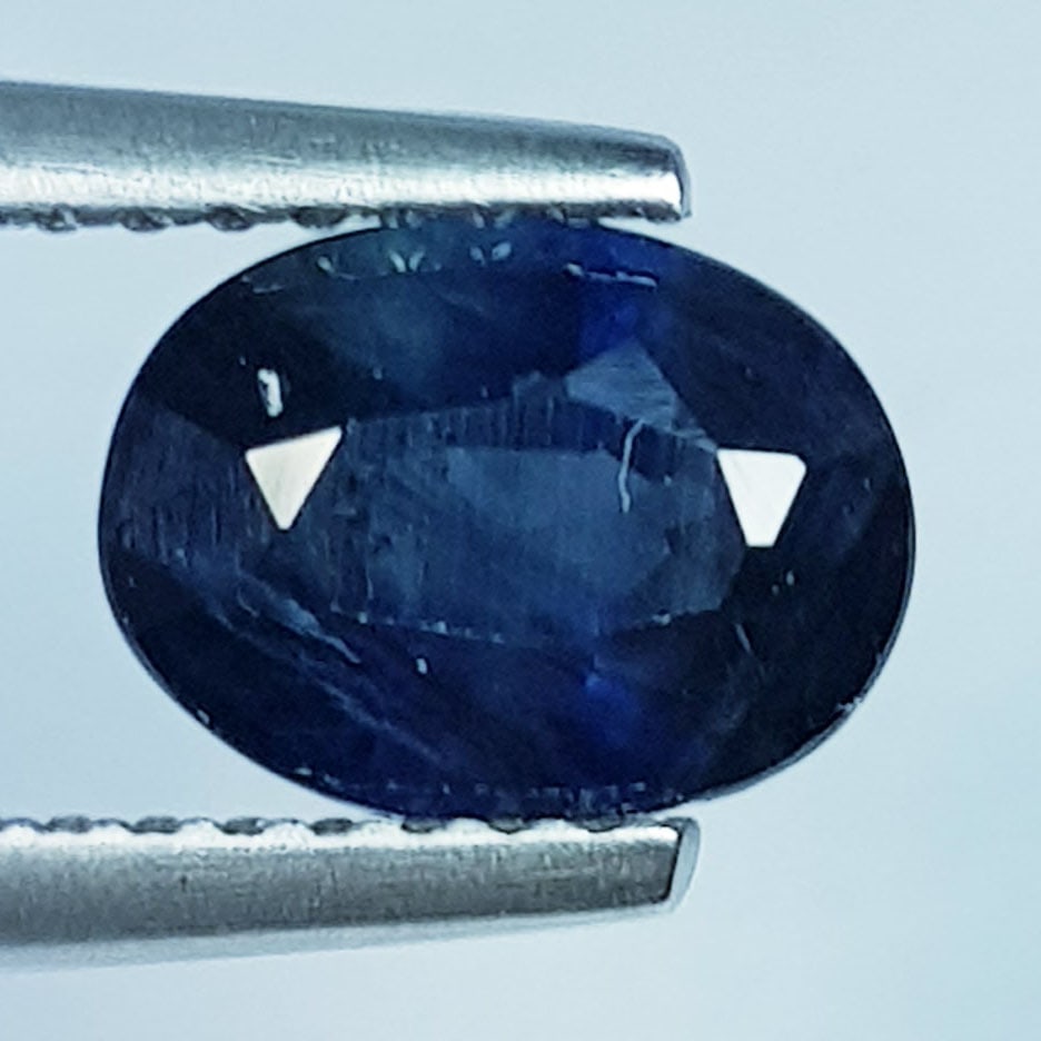 1.60 ctz " Fine Collection" Natural Australian Blue Sapphire: No Reserve! Title: 1.60 ctz " Fine Collection" Natural Australian Blue Sapphire Gemstones: Sapphire Color/Clarity: Blue / VS Carat Weights: 1.6 Size: 8.00 x 6.00 x 4.00 Additional Information: Oval / 