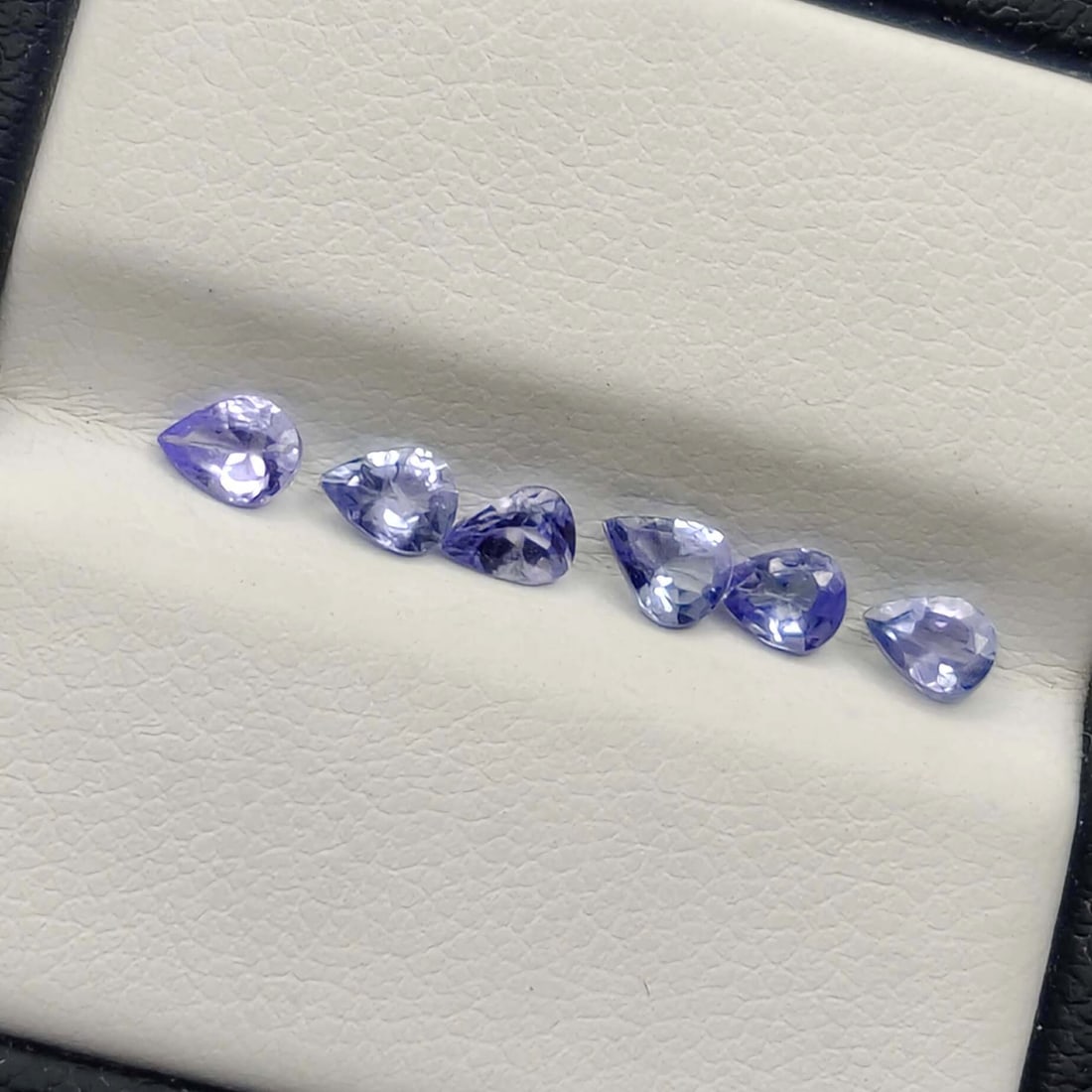1 Ct Natural Tanzanite Lot: No Reserve! Title: 1 Ct Natural Tanzanite Lot Description: Gemstones: Natural Tanzanite Carat Weights: 1 ct Size/Dimensions: 4 X 3 mm Origin : Tanzania Materials &Techniques:Tanzanite Shipping: Domest