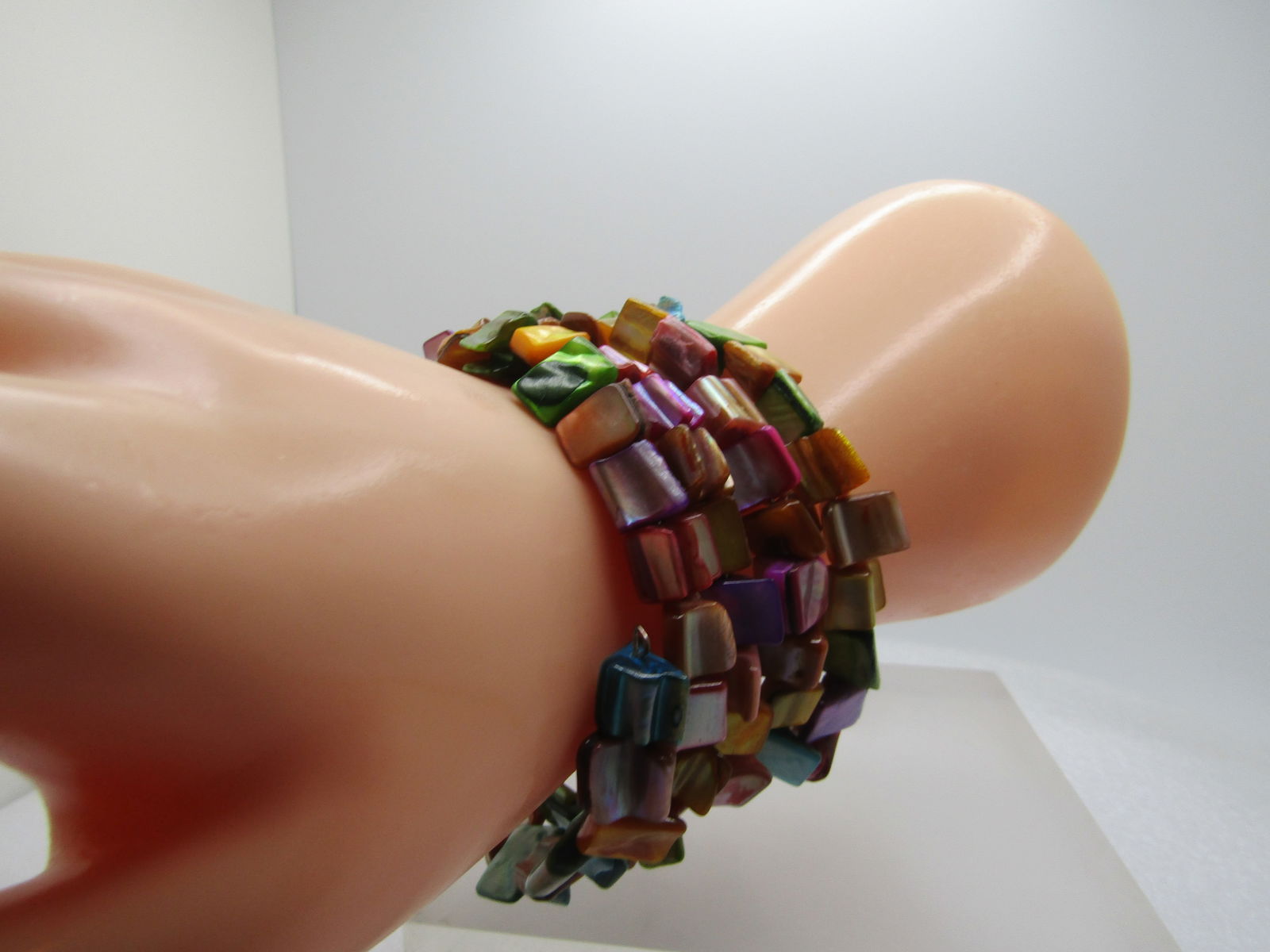 Vintage Dyed Shell Coiled Bracelet, 7", 1980's-1990's: Vintage Dyed Shell Coiled Bracelet, 7", 1980's-1990's. Nice boho appeal too. This has four and a half coils of dyed mother-of-pearl nuggets that are in appealing shades of teal; shades of pink; teal;