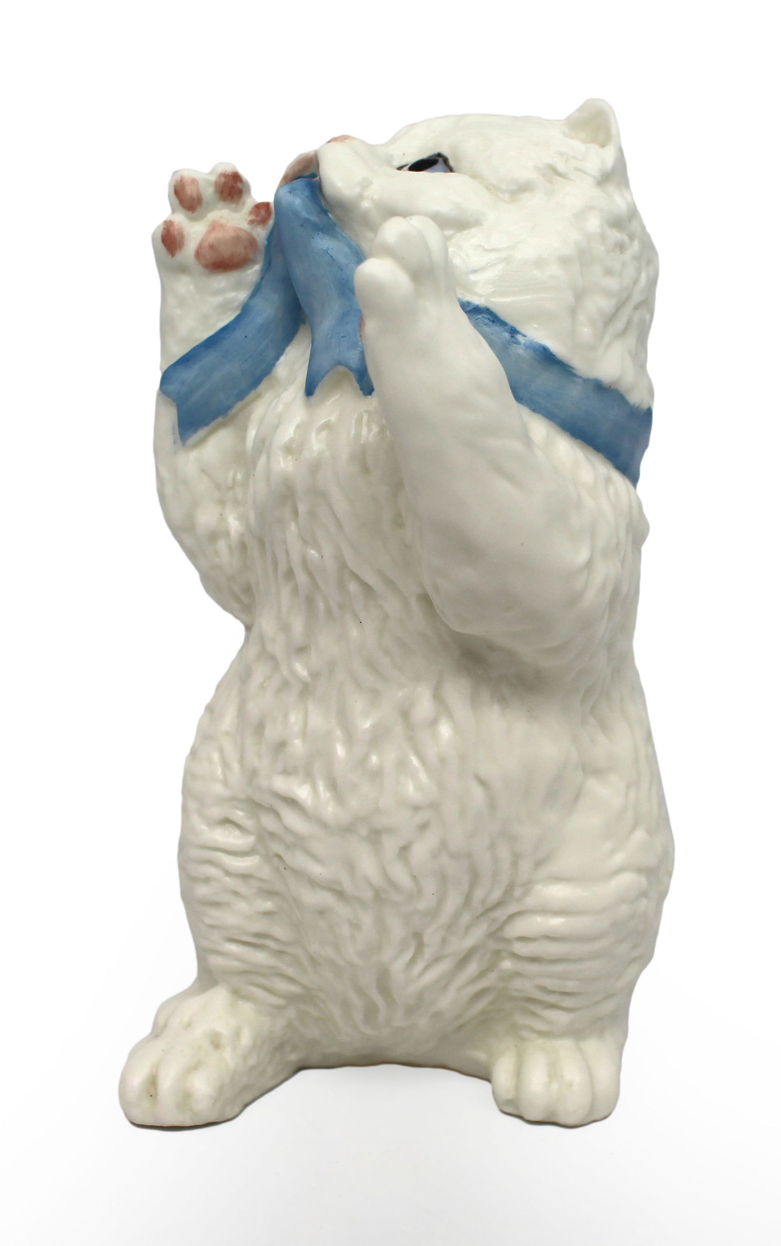 Royal Worcester White Persian: Royal Worcester White Persian Royal Worcester, Made in England 1978 White Persian from the Kittens series Height: 10 cm / 4 in Royal Worcester black backstamp Very good condition. No chips, cracks or