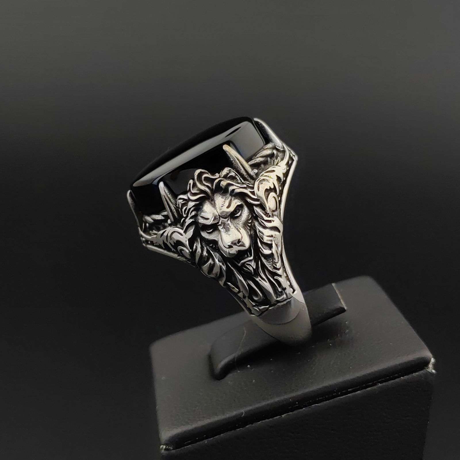 925 Sterling Silver Lion Ring with Black Onyx (1 of 8)